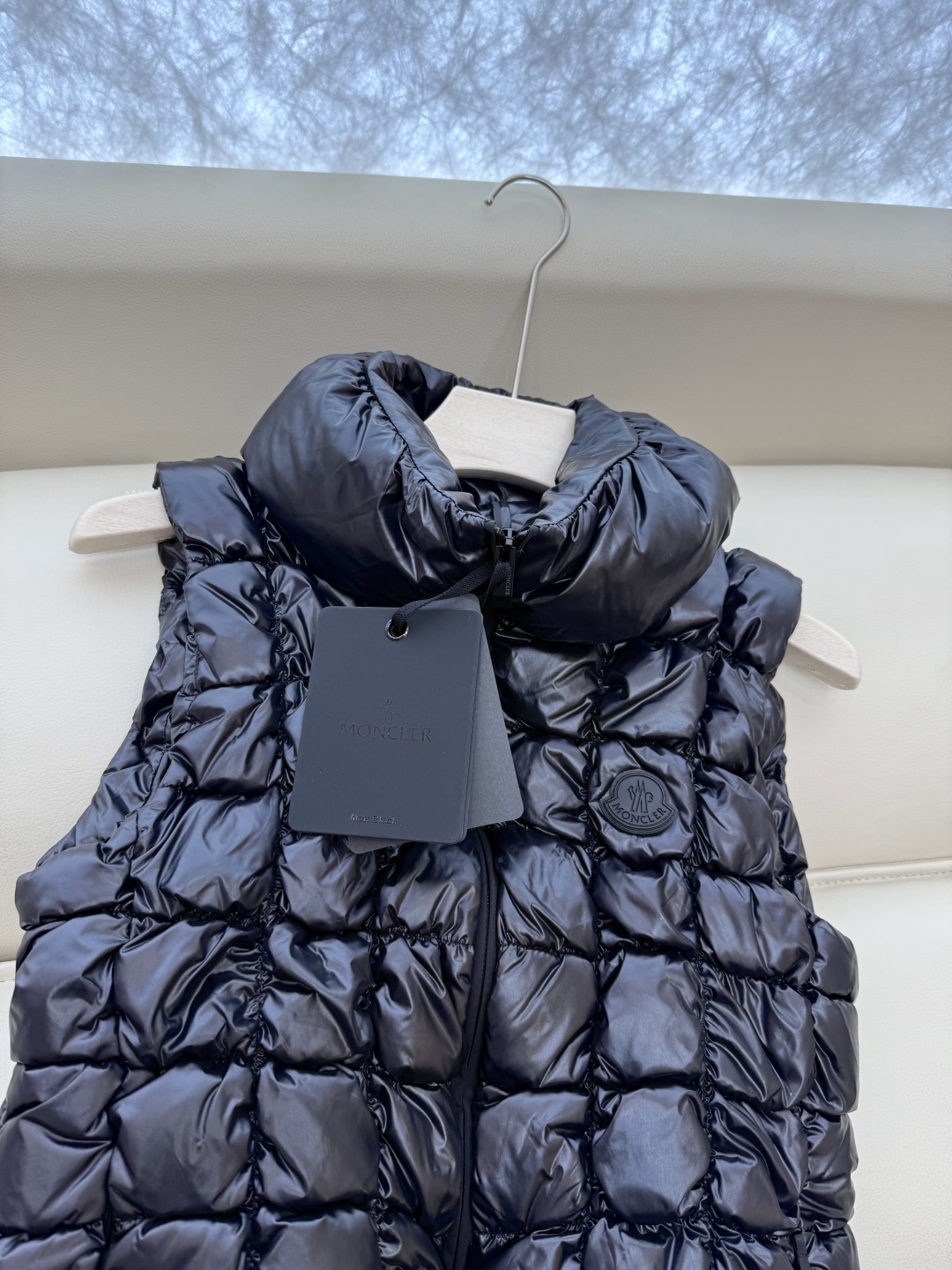 MN5012#新款羽绒服⚠️。
Mon蒙口 跑量款‼️
90% 白鹅绒 小格子 背心修身羽绒服 黑色 紫