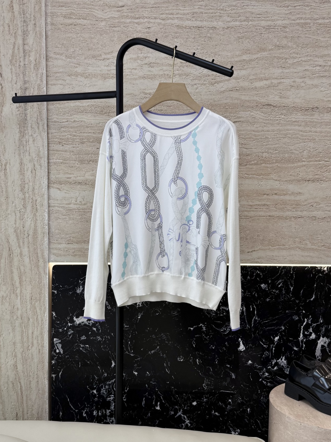 NO:487673,H32576# new knitted sweater P H home Hermes positioning printing silk twill splicing long-sleeved sweater black white SMLXL,,hermes,sweaters,real silk,alexander wang19860909H32576#新款针织衫P H家 爱马仕 定位印花 真丝斜纹拼接 长袖毛衣 黑色 白色 SMLXL,,hermes,sweaters,real silk,alexander wang,Women's clothing