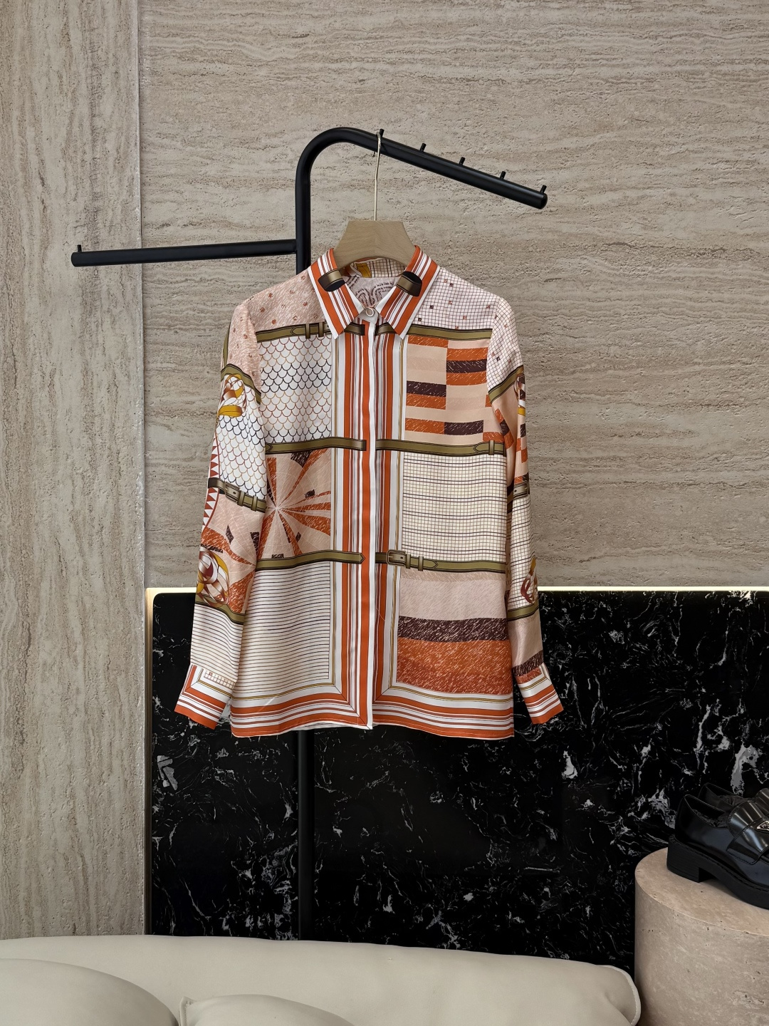 NO:487637,H32575# new shirt HH Home Hermes Positioning Print Twill Silk Print Long Sleeve Shirt Three Colors SMLXL,,hermes,shirts,real silk,alexander wang19860909H32575#新款衬衫 H家 爱马仕 定位印花 斜纹真丝印花长袖衬衫 三色 SMLXL,,hermes,shirts,real silk,alexander wang,Women's clothing