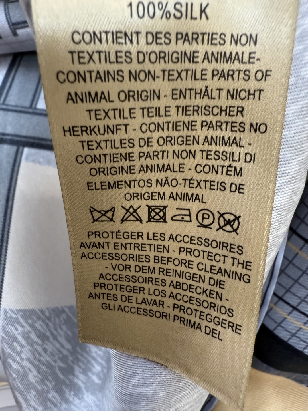 H32575#新款衬衫⚠️。
H家 爱马仕 定位印花 100% 斜纹真丝印花长袖衬衫 三色 SMLXL