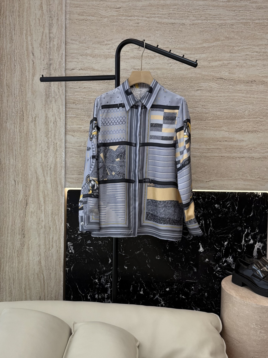 H32575#新款衬衫⚠️。
H家 爱马仕 定位印花 100% 斜纹真丝印花长袖衬衫 三色 SMLXL