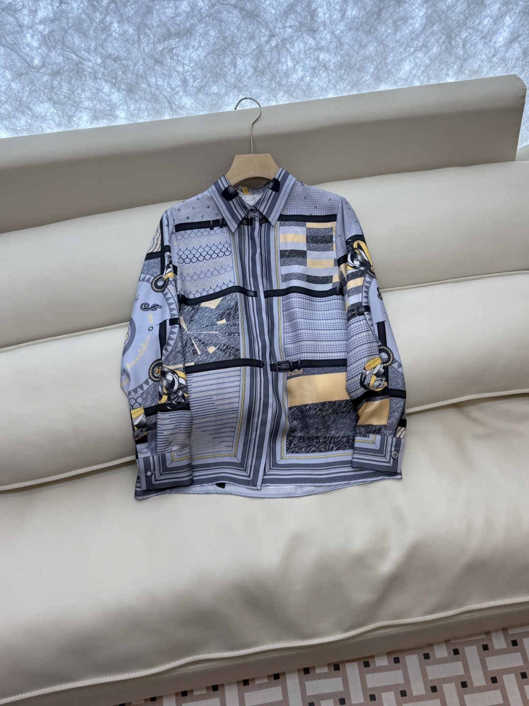 H32575#新款衬衫⚠️。
H家 爱马仕 定位印花 100% 斜纹真丝印花长袖衬衫 三色 SMLXL