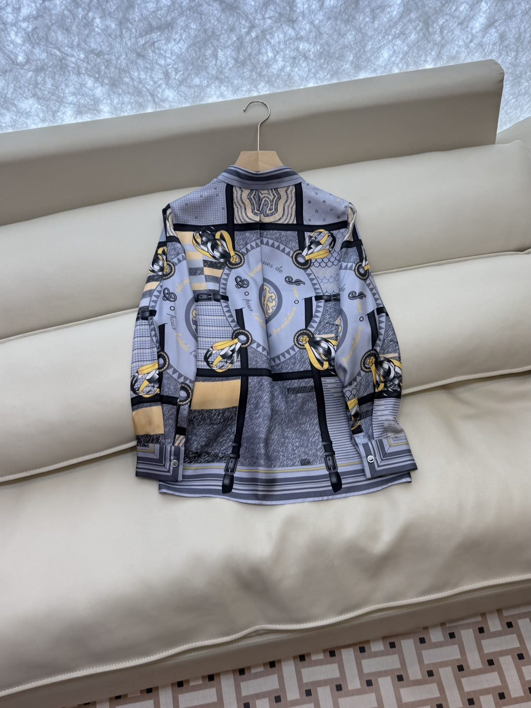 H32575#新款衬衫⚠️。
H家 爱马仕 定位印花 100% 斜纹真丝印花长袖衬衫 三色 SMLXL