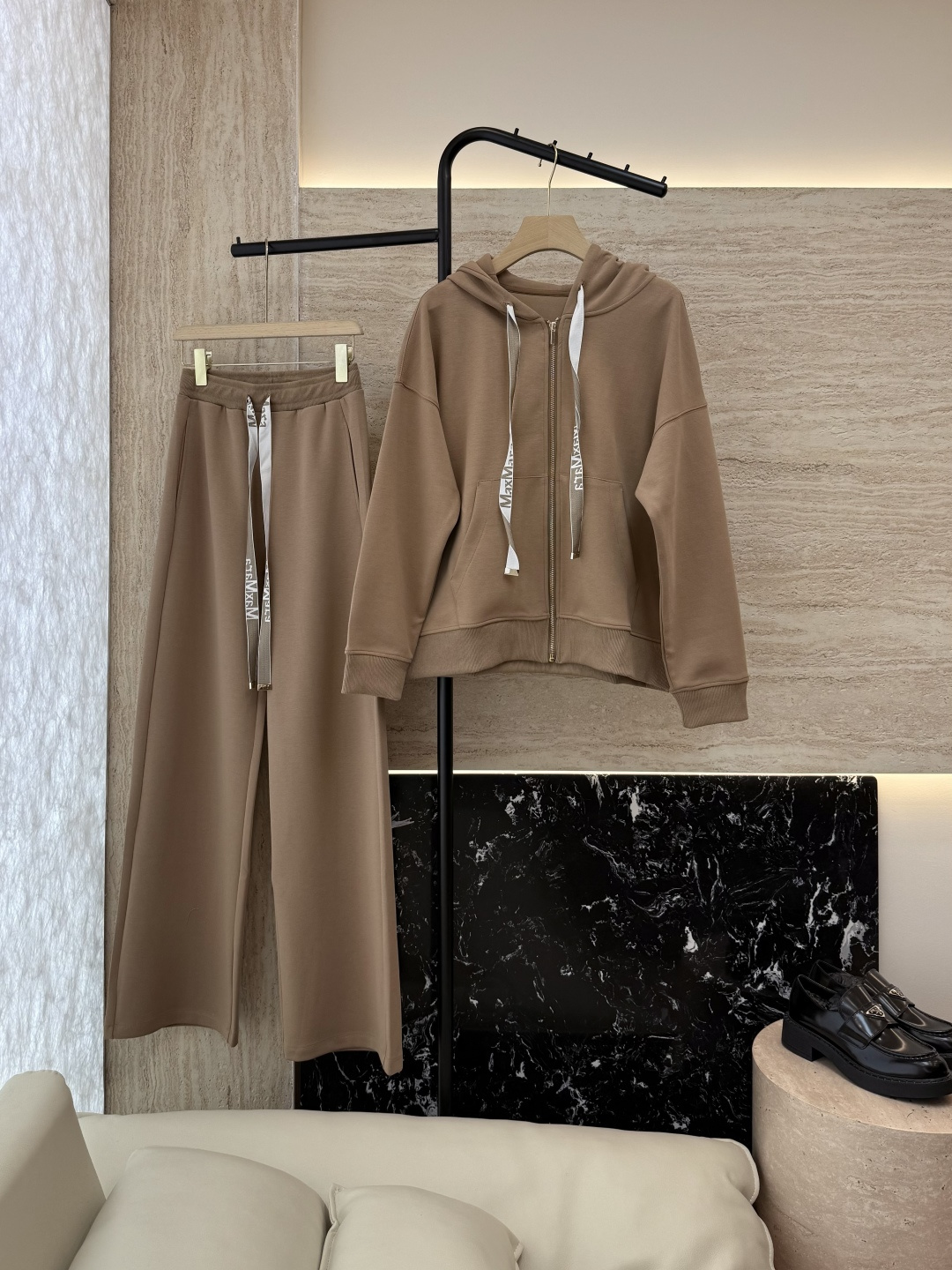 NO:487646,MTZ001# new suit Max mara casual style sweatshirt cardigan jacket trousers suit three colors SML, hoodie, sweatshirts, jackets & coats, alexander wang19860909MTZ001#新款套装 Max mara 休闲风 卫衣开衫外套长裤 套装 三色 SML,,hoodie,sweatshirts,jackets & coats,alexander wang,Women's clothing