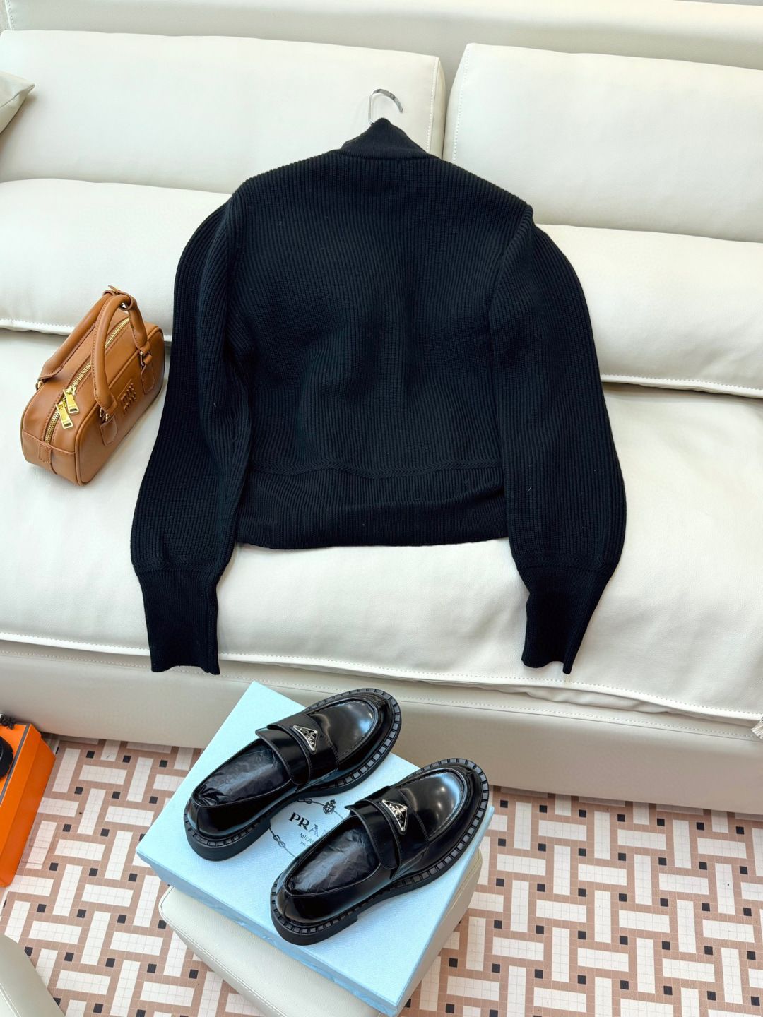 M288#新款羽绒服⚠️。
Mon 蒙口 100% 羊绒针织拼接 100% 白鹅绒 拉链款 羽绒服 白色