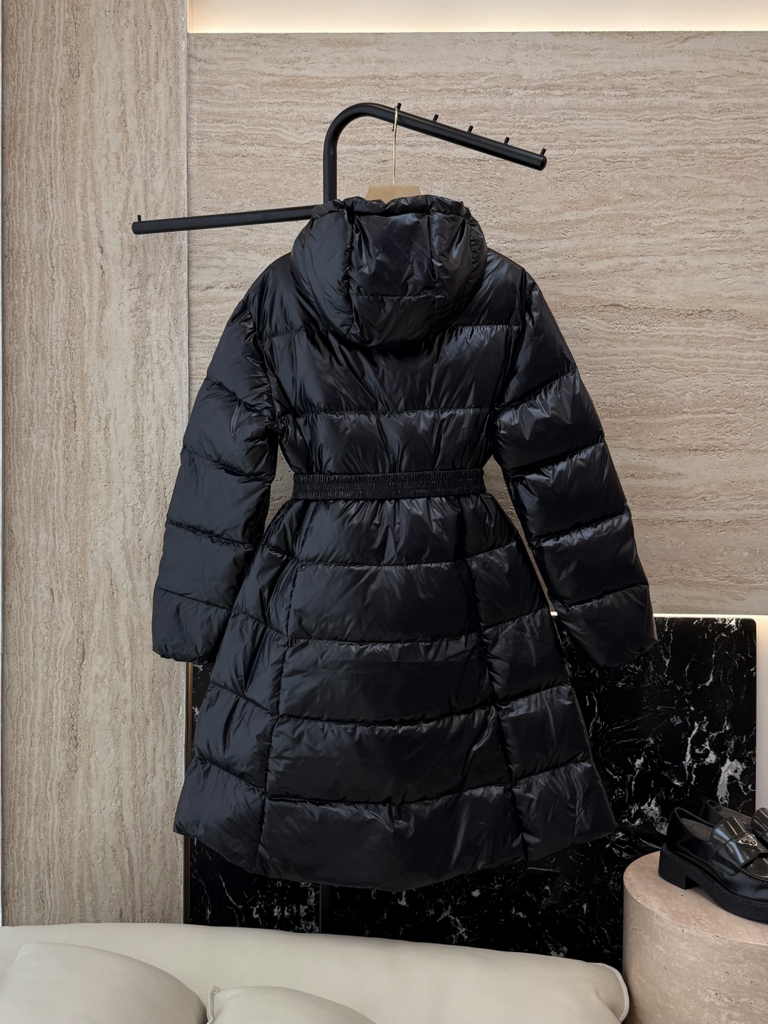M381#新款羽绒服⚠️。
Moncler 顶级款 显瘦 收腰 90% 白鹅绒 长款羽绒服 黑色 米色 