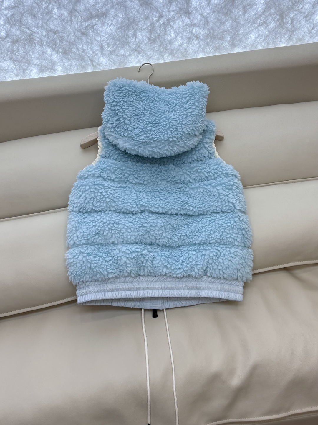 QGL027#新款羽绒服⚠️。
Moncler 美羊羊 摇粒绒 90% 白鹅绒 羽绒马甲 粉色/米黄色/