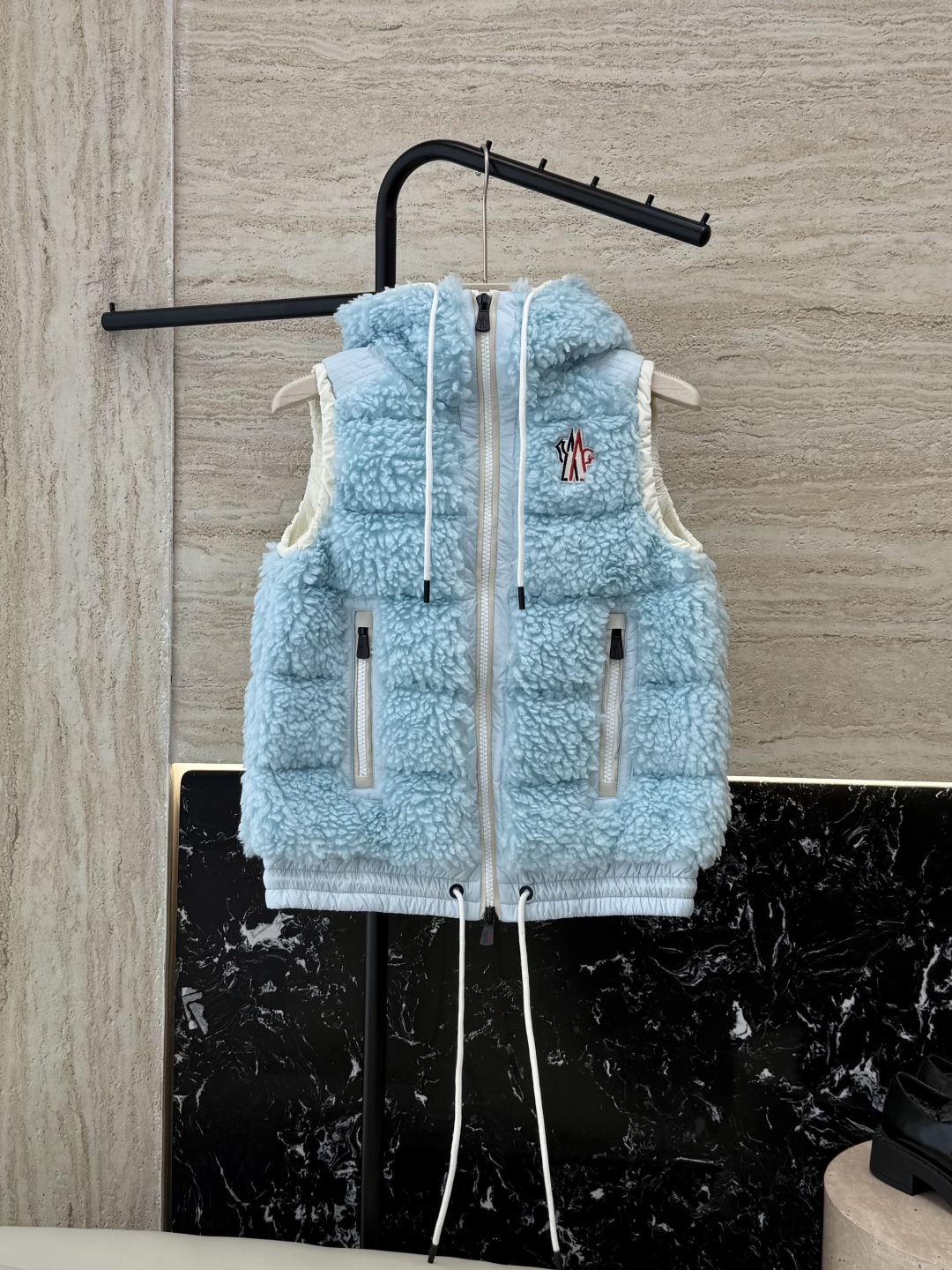 QGL027#新款羽绒服⚠️。
Moncler 美羊羊 摇粒绒 90% 白鹅绒 羽绒马甲 粉色/米黄色/
