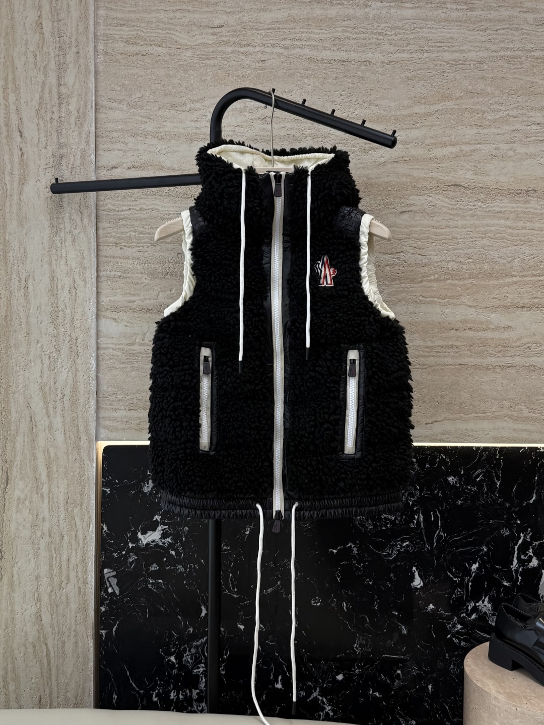 QGL027#新款羽绒服⚠️。
Moncler 美羊羊 摇粒绒 90% 白鹅绒 羽绒马甲 粉色/米黄色/