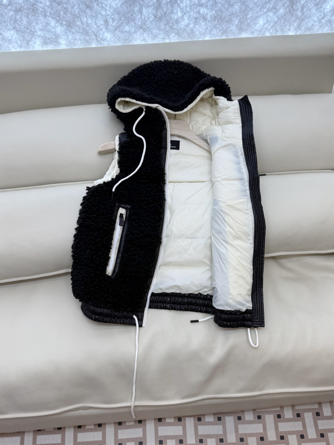 QGL027#新款羽绒服⚠️。
Moncler 美羊羊 摇粒绒 90% 白鹅绒 羽绒马甲 粉色/米黄色/