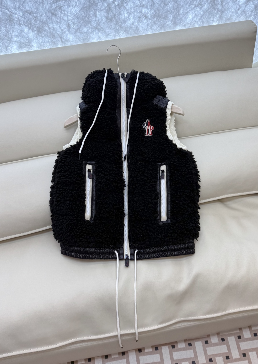 QGL027#新款羽绒服⚠️。
Moncler 美羊羊 摇粒绒 90% 白鹅绒 羽绒马甲 粉色/米黄色/