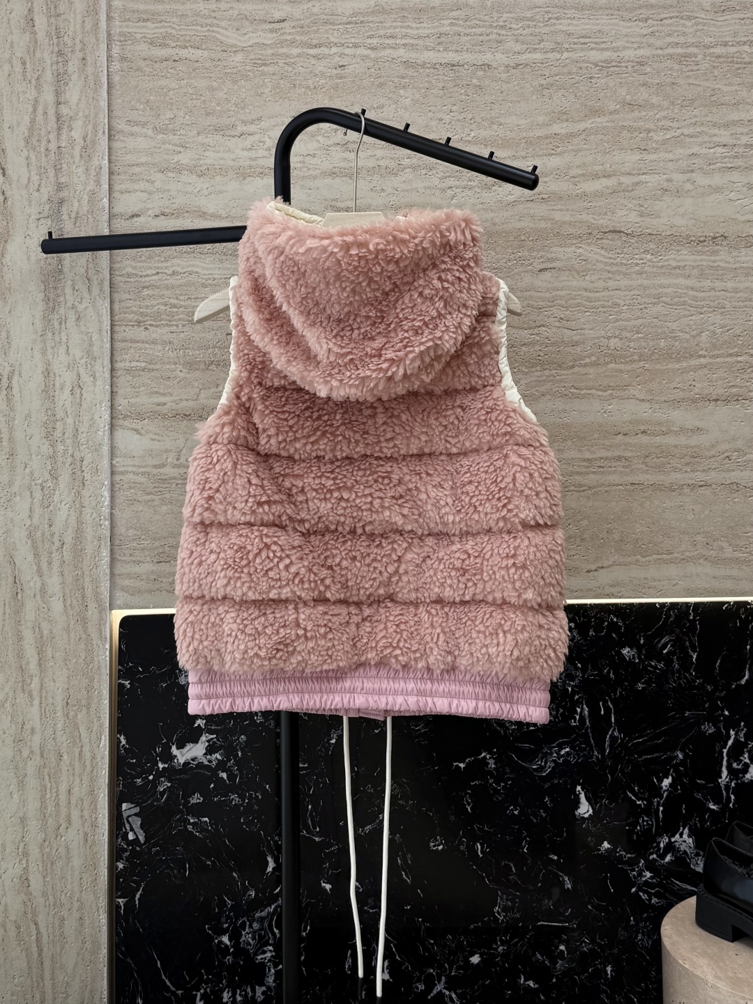 QGL027#新款羽绒服⚠️。
Moncler 美羊羊 摇粒绒 90% 白鹅绒 羽绒马甲 粉色/米黄色/