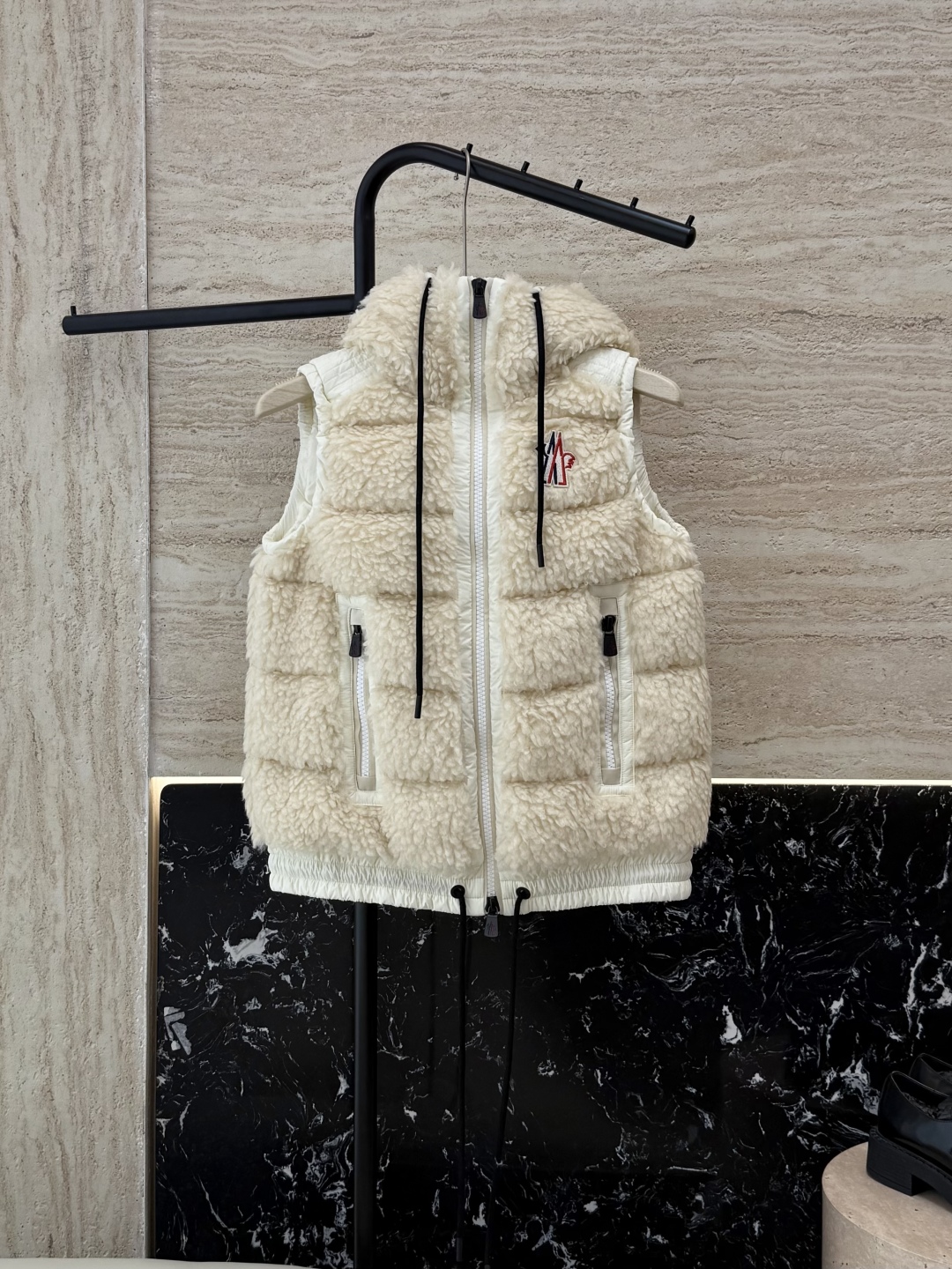 QGL027#新款羽绒服⚠️。
Moncler 美羊羊 摇粒绒 90% 白鹅绒 羽绒马甲 粉色/米黄色/