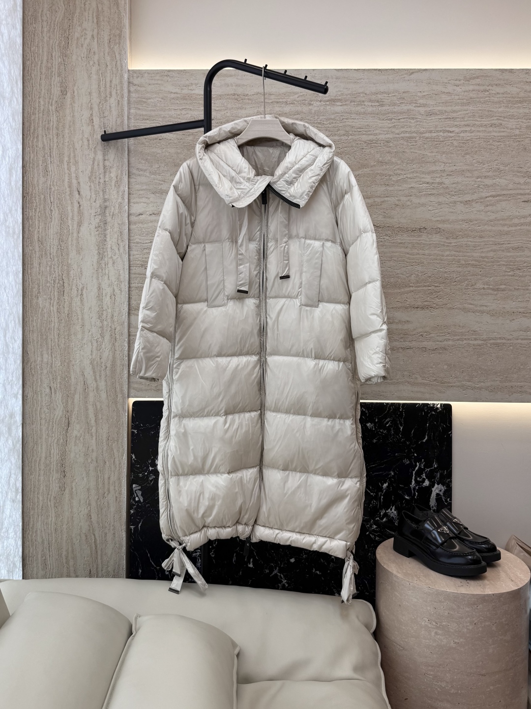 Q8818#新款羽绒服⚠️。
max 无标款‼️
超级跑量 90% 白鸭绒 长款羽绒服宽松 咖色 米白色