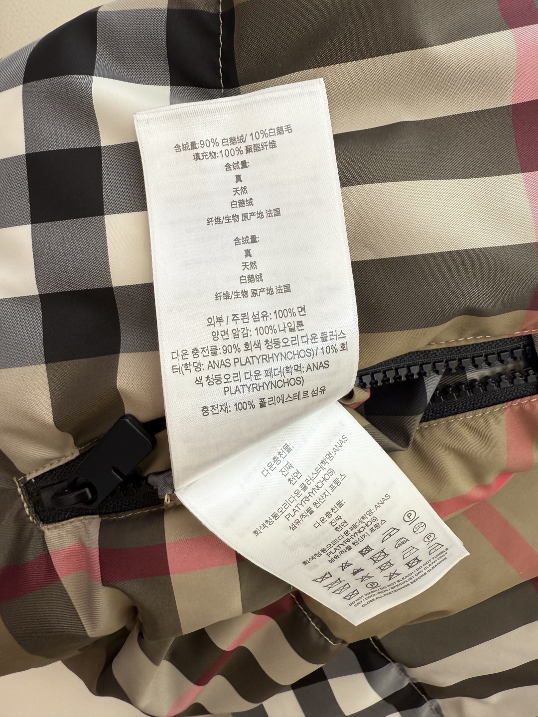 #新款羽绒服⚠️2025。
Bur巴宝莉 两面穿 格纹短款 长袖羽绒服 黑色 咖色 米白色 SMLXL