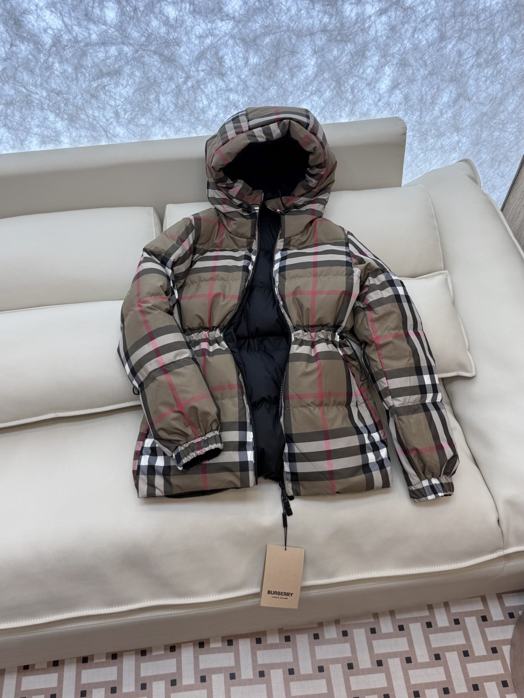 #新款羽绒服⚠️2025。
Bur巴宝莉 两面穿 格纹一手长长袖羽绒服 黑色 咖色 米白色 SMLXL