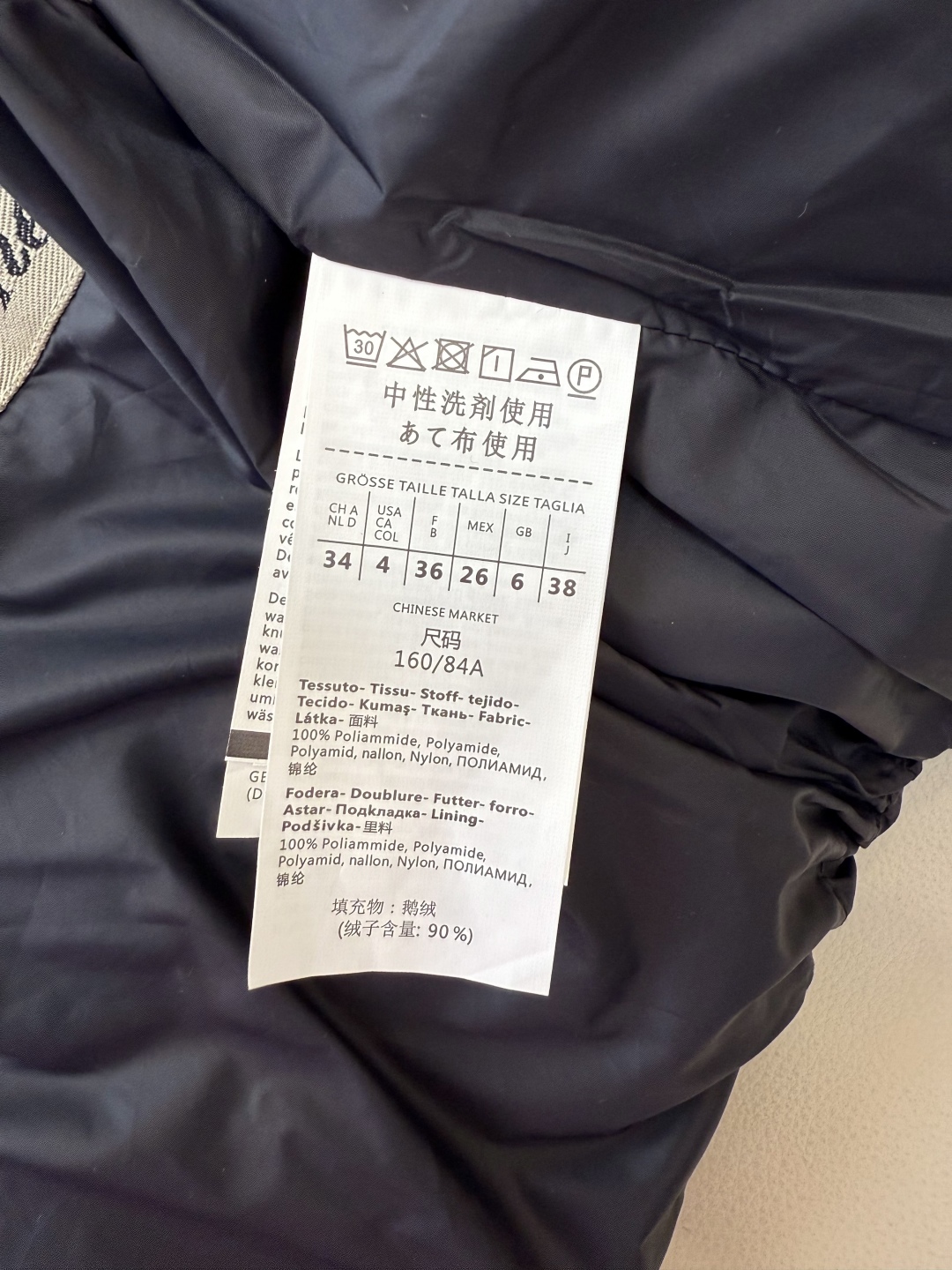 -1#新款羽绒服⚠️2025。
Max 短款带帽 保暖 90% 白鹅绒 羽绒服 黑色 咖色 棕色 黑色 