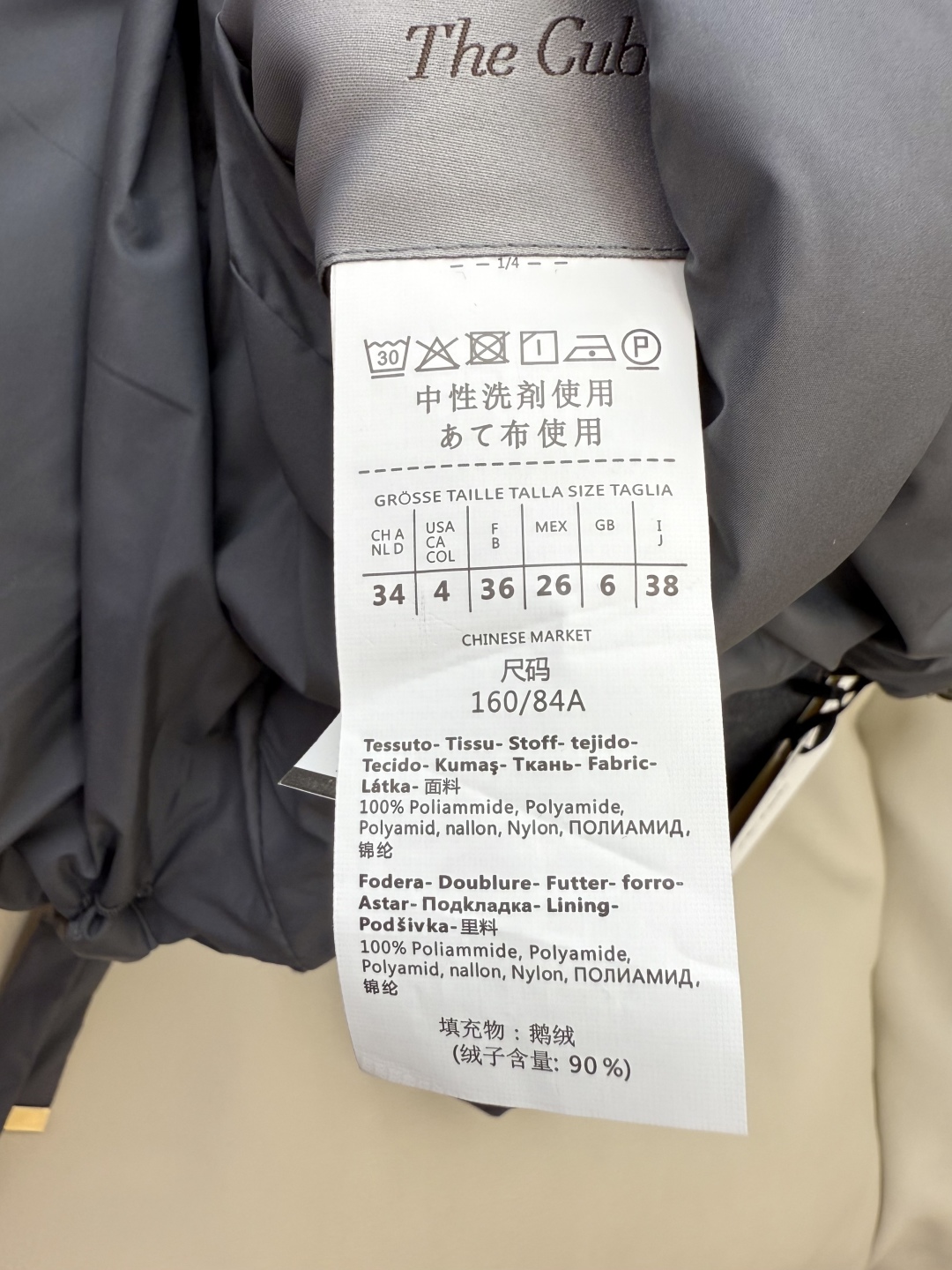 #新款羽绒服⚠️2025。
Max 羊毛料 短款 立领 两面穿 保暖 90% 白鹅绒 羽绒服 黑色 驼色