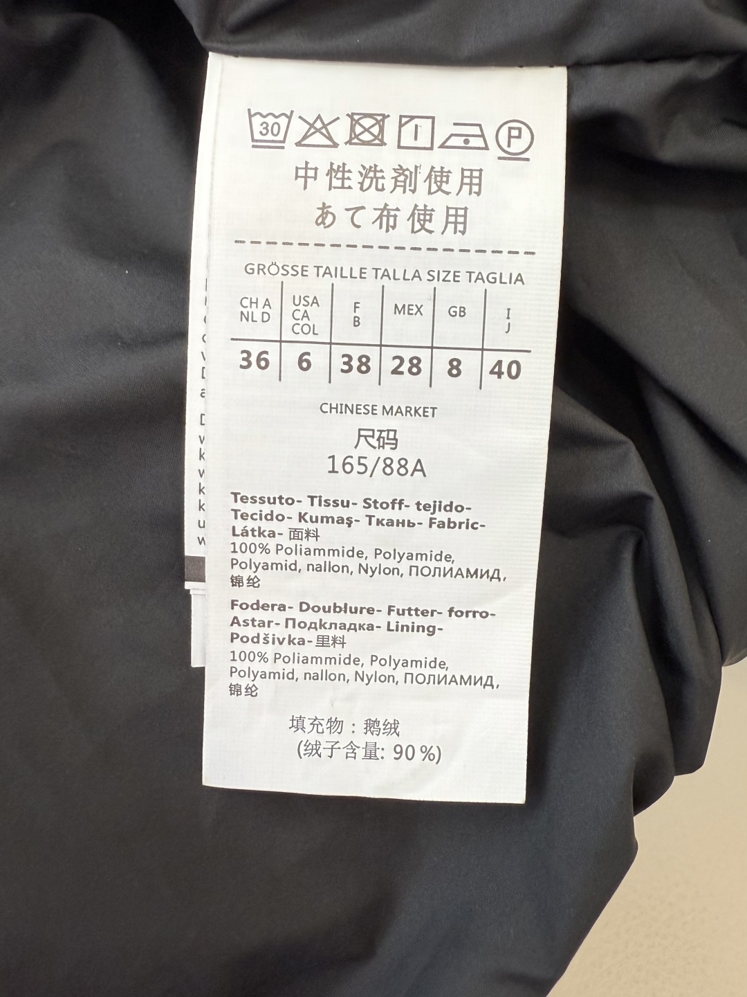 #新款羽绒服⚠️2025。
Max 羊毛料  短款 带帽 保暖 90% 白鹅绒 羽绒服 黑色 驼色 灰色
