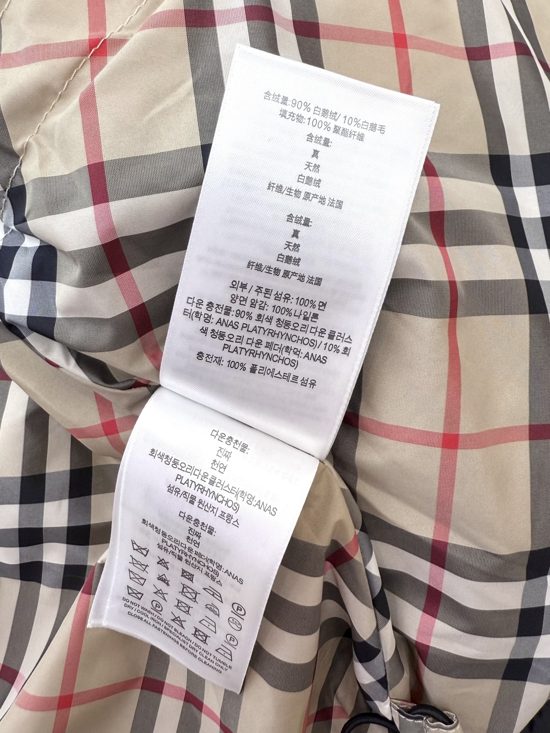 #新款羽绒服⚠️2025。
BUR 巴宝莉 拉链款 90% 白鹅绒 羽绒服 短款 紫粉色 军绿色 黑色 