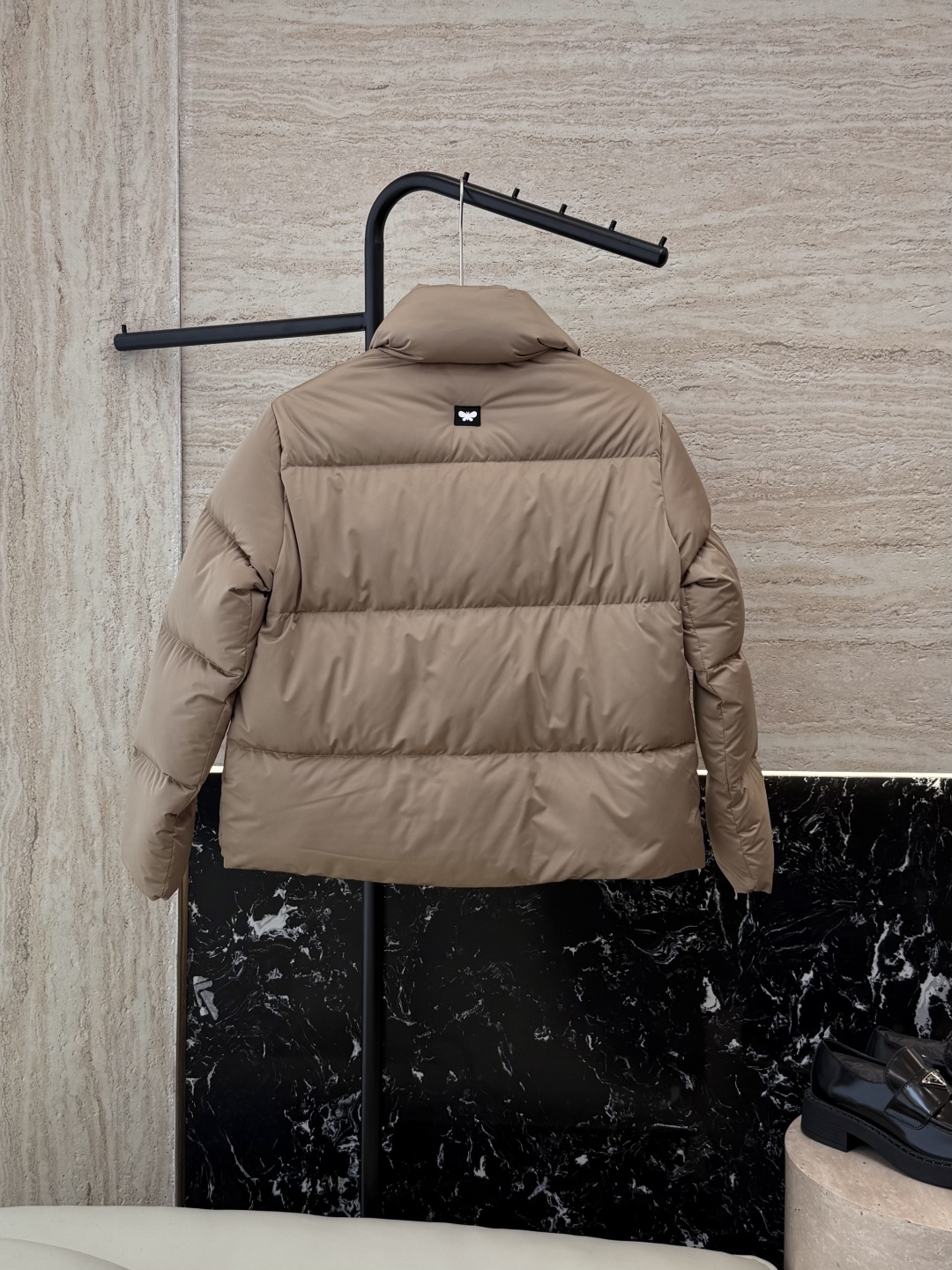 #新款羽绒服⚠️2025。
Max mara/weekend  90%白鹅绒立领 长袖短款 羽绒服  黑