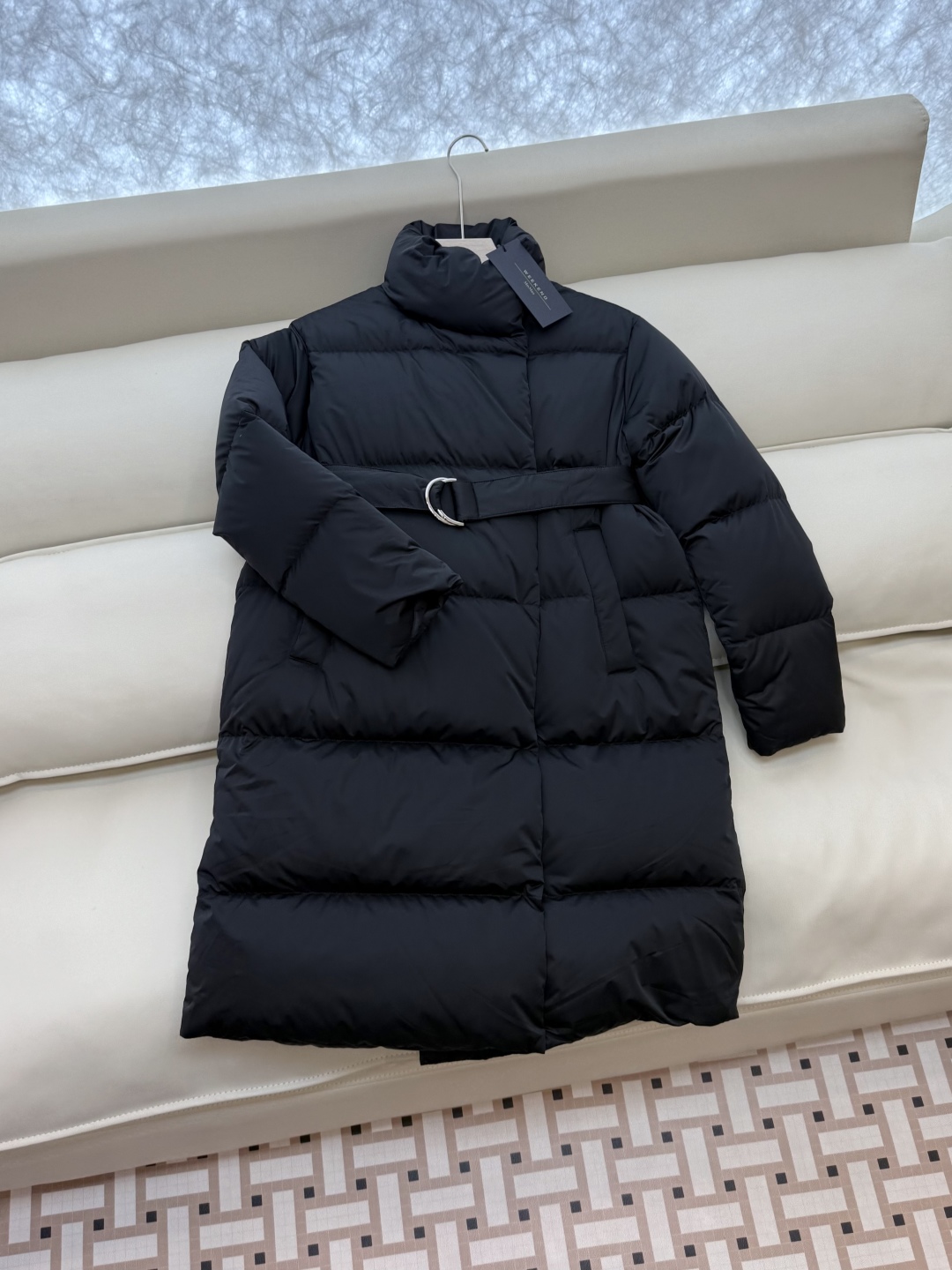 #新款羽绒服⚠️2025。
Max mara/weekend  90%白鹅绒立领 长袖长袖 羽绒服  黑