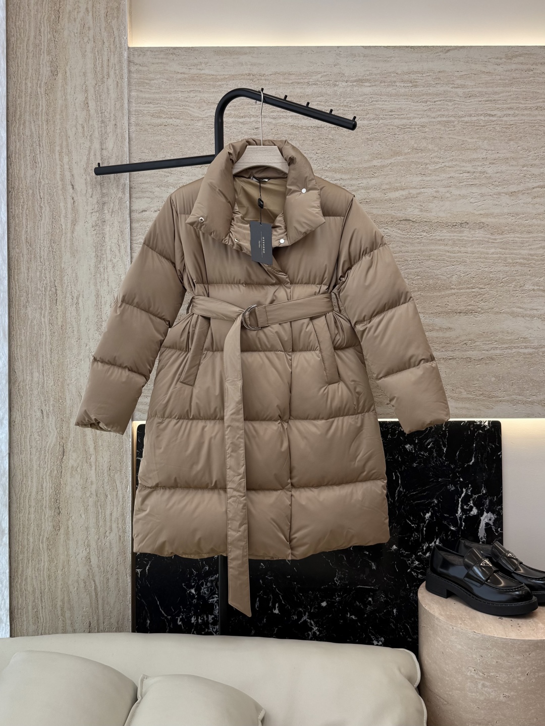 #新款羽绒服⚠️2025。
Max mara/weekend  90%白鹅绒立领 长袖长袖 羽绒服  黑