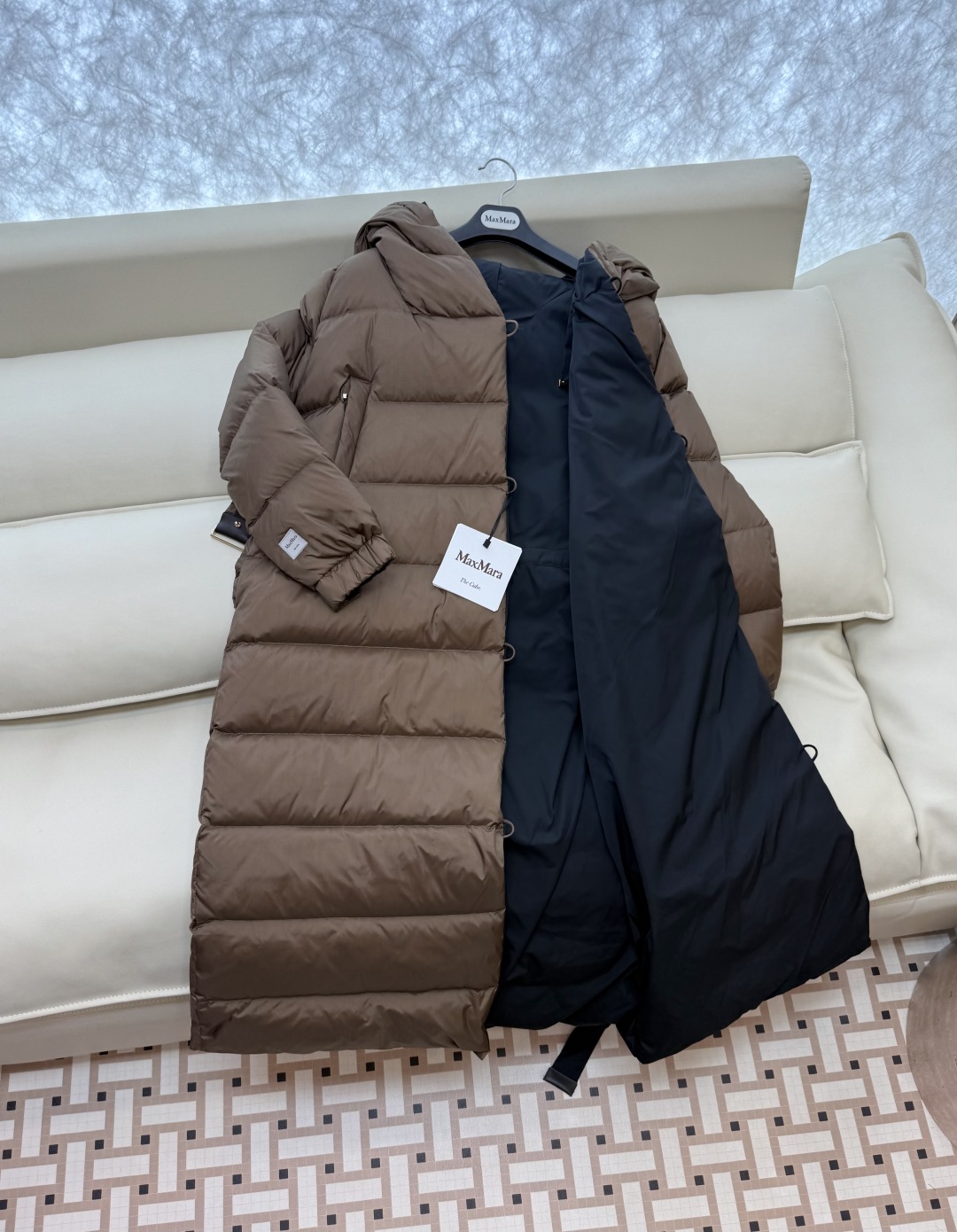 9230#新款羽绒服⚠️2025。
max mara 双面穿 扣子款长款 90% 白鹅绒 羽绒服  黑色