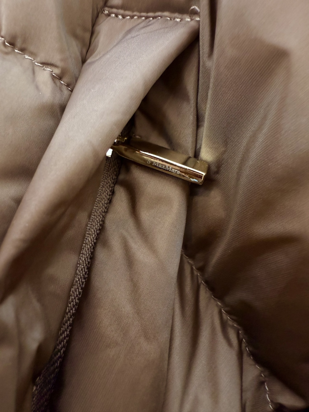 9230#新款羽绒服⚠️2025。
max mara 双面穿 扣子款长款 90% 白鹅绒 羽绒服  黑色