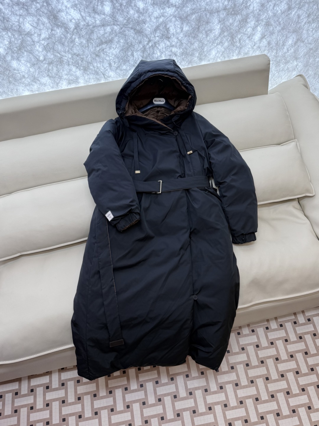 9230#新款羽绒服⚠️2025。
max mara 双面穿 扣子款长款 90% 白鹅绒 羽绒服  黑色