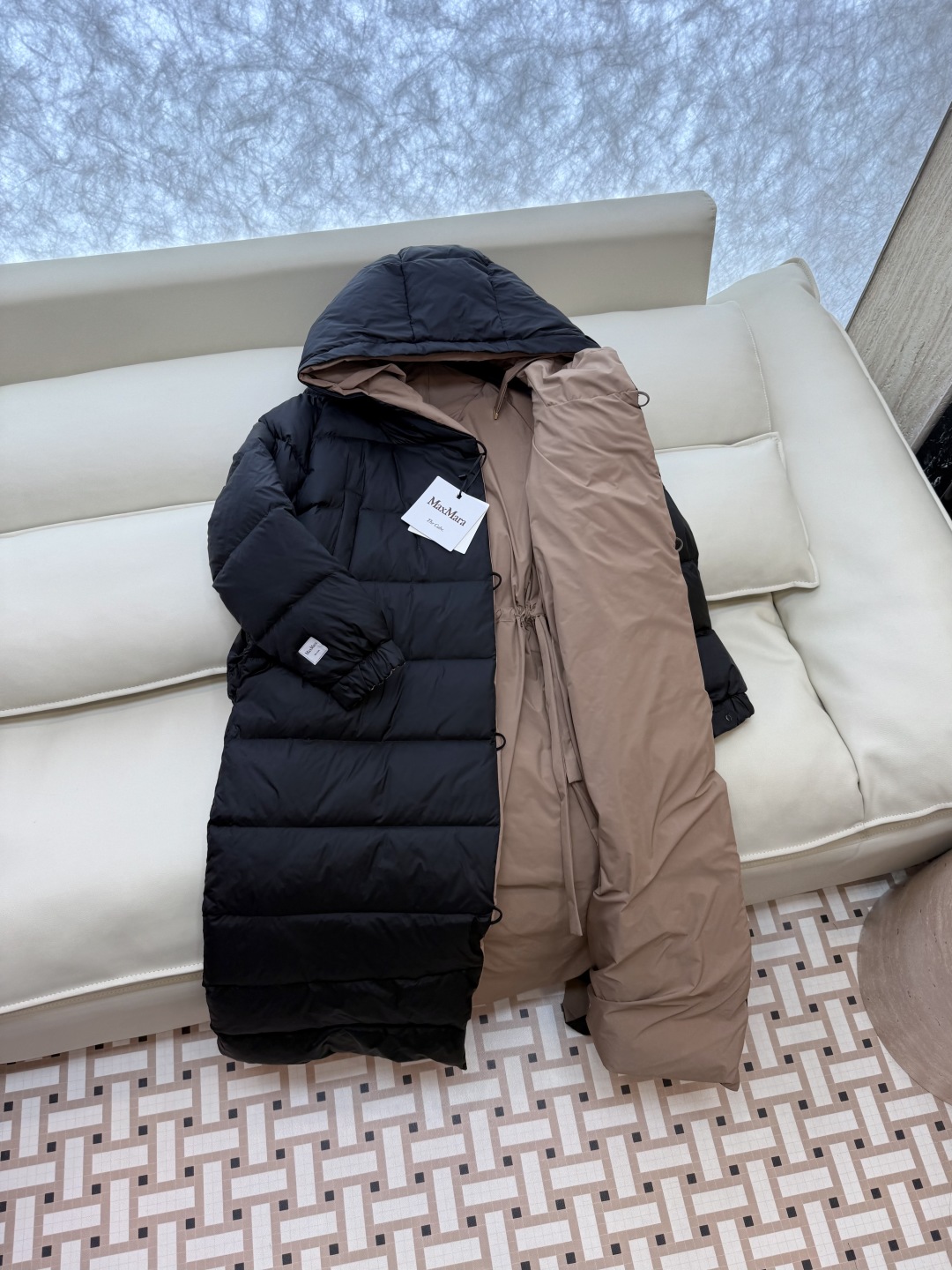 9230#新款羽绒服⚠️2025。
max mara 双面穿 扣子款长款 90% 白鹅绒 羽绒服  黑色