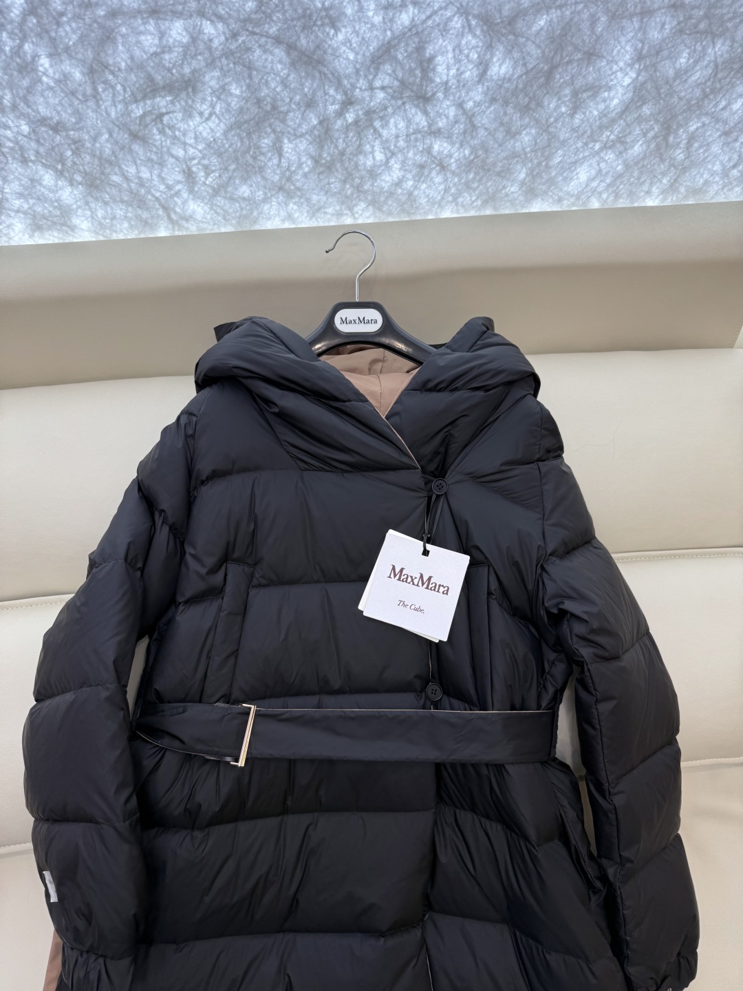 9230#新款羽绒服⚠️2025。
max mara 双面穿 扣子款长款 90% 白鹅绒 羽绒服  黑色