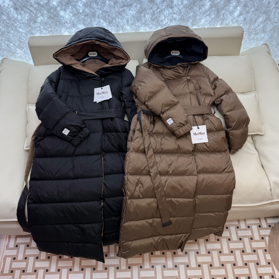 9230#新款羽绒服⚠️2025。
max mara 双面穿 扣子款长款 90% 白鹅绒 羽绒服  黑色