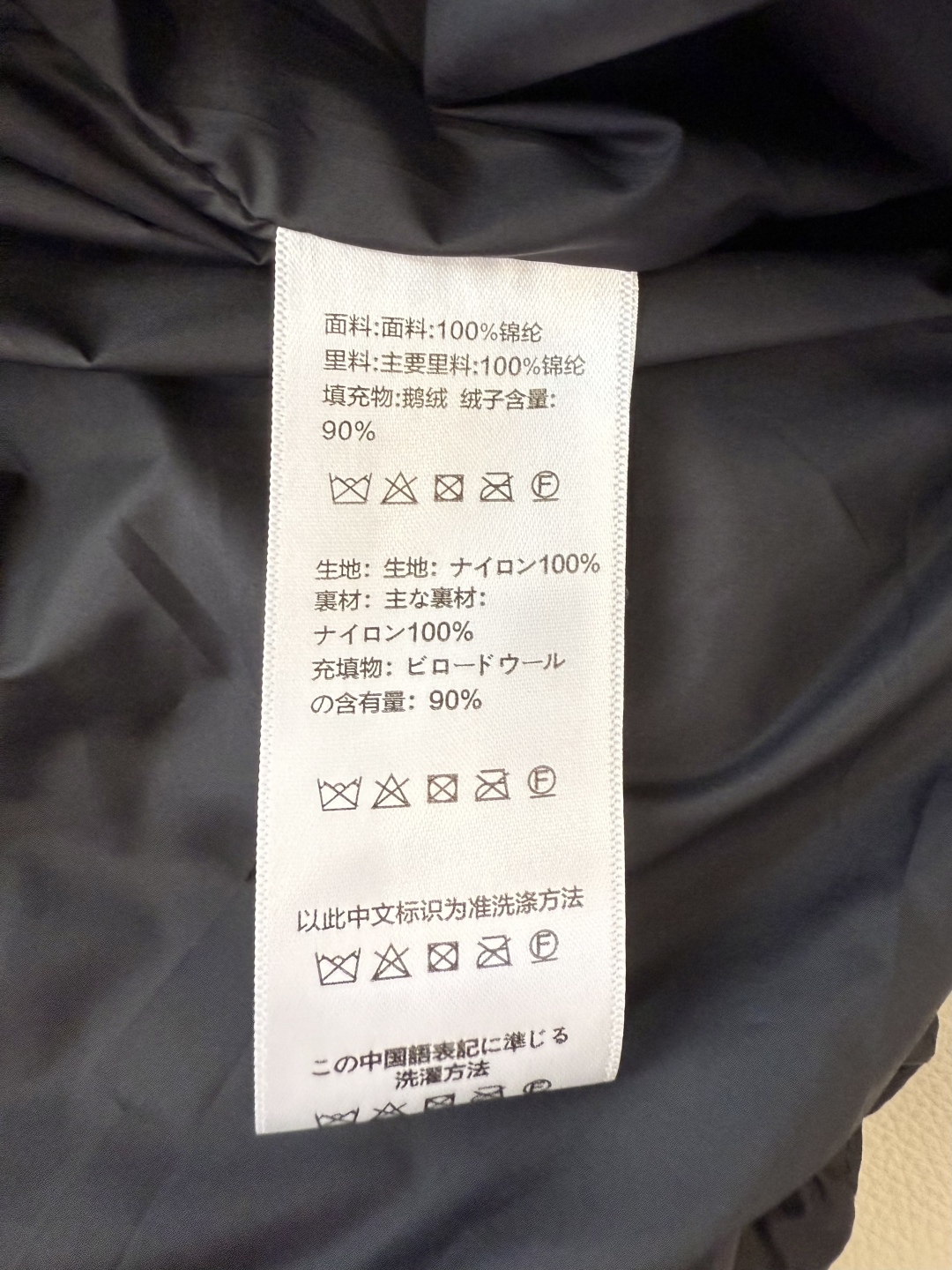 #新款羽绒服⚠️2025。
Celine 配腰带 立领 显瘦蚂蚁腰 90%白鹅绒 中长款 羽绒服 咖色 