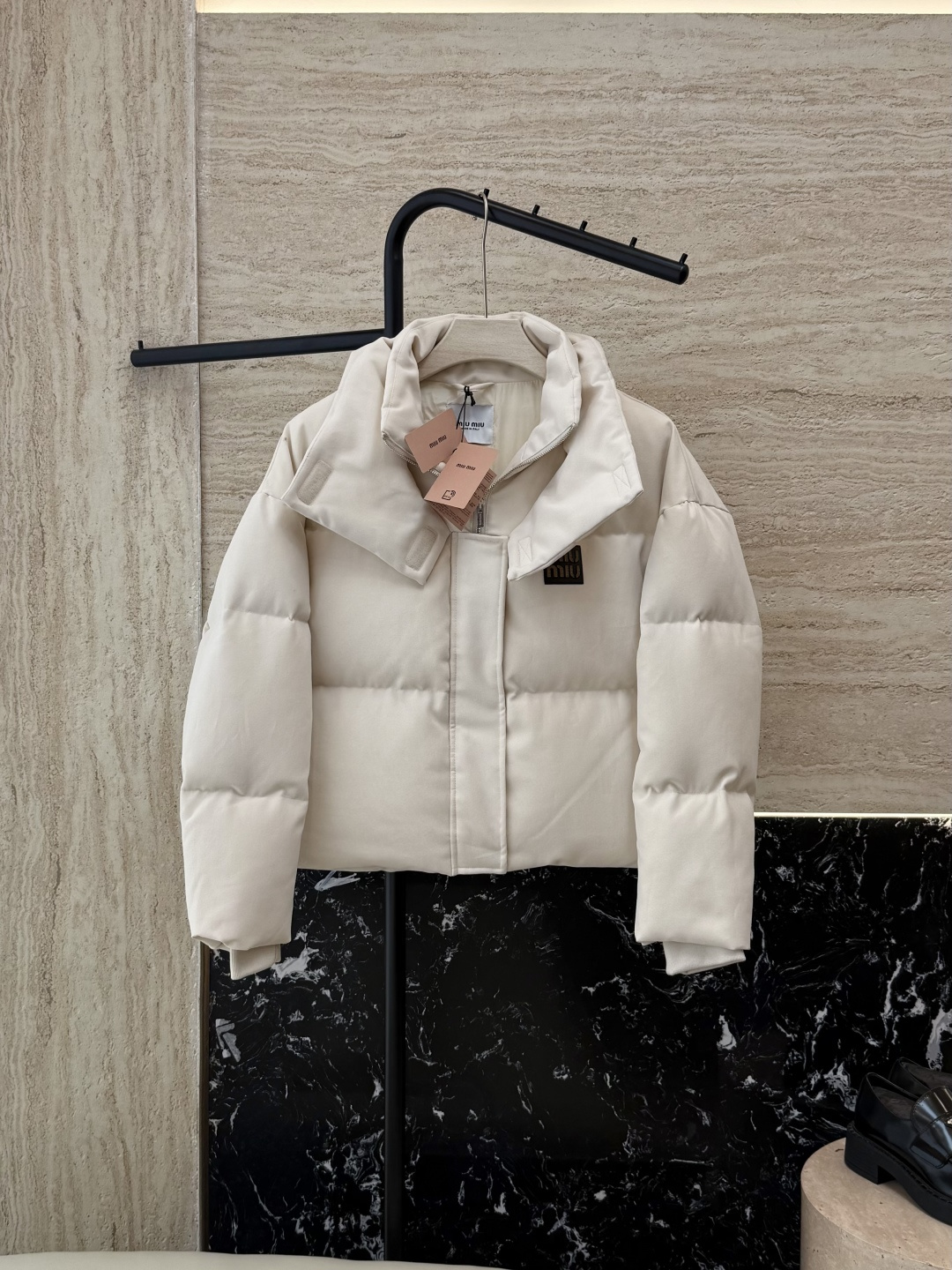 NO:494447,New down jacket with dust bag 8351# miu miu letter embroidery nylon fiber loose long sleeve down jacket dark gray off white brown SML, miumiu, down jacket, alexander wang19860909配防尘袋8351#新款羽绒服 miu miu 字母绣花 锦纶纤维 宽松 长袖 羽绒服 深灰色 米白色 咖色 SML,,miumiu,down jacket,alexander wang,Women's clothing