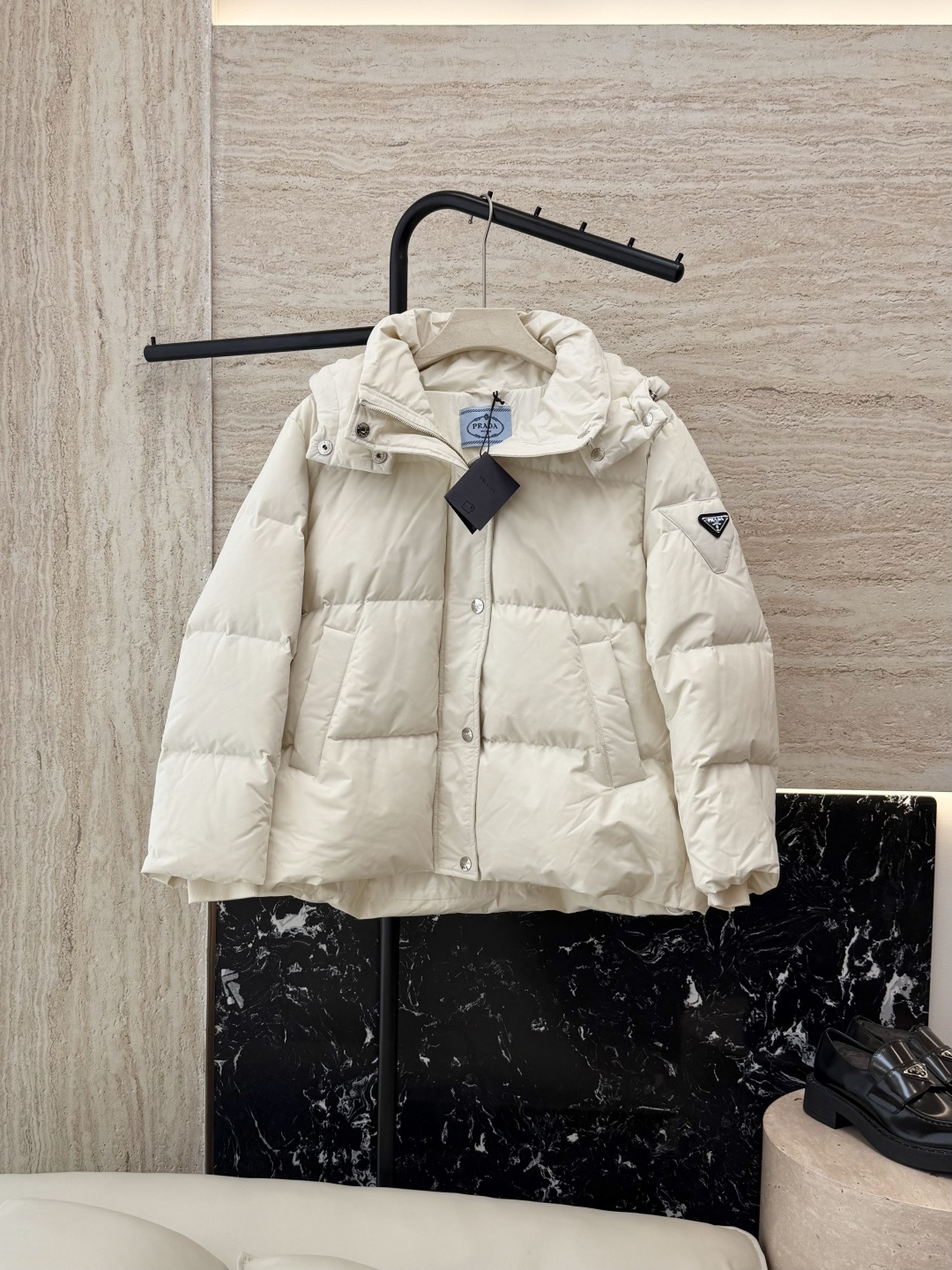 NO:495857,New down jacket with dust bag 8618# PRADA Prada Mid-length 90 White Goosevelt Down Jacket Off-white Gray Black 36/38/40/42,,prada,prada,down jacket,alexander wang19860909配防尘袋8618#新款羽绒服 PRADA 普拉达 中长款 90 白鹅绒 羽绒服 米白色 灰色 黑色 36/38/40/42,,prada,prada,down jacket,alexander wang,Women's clothing
