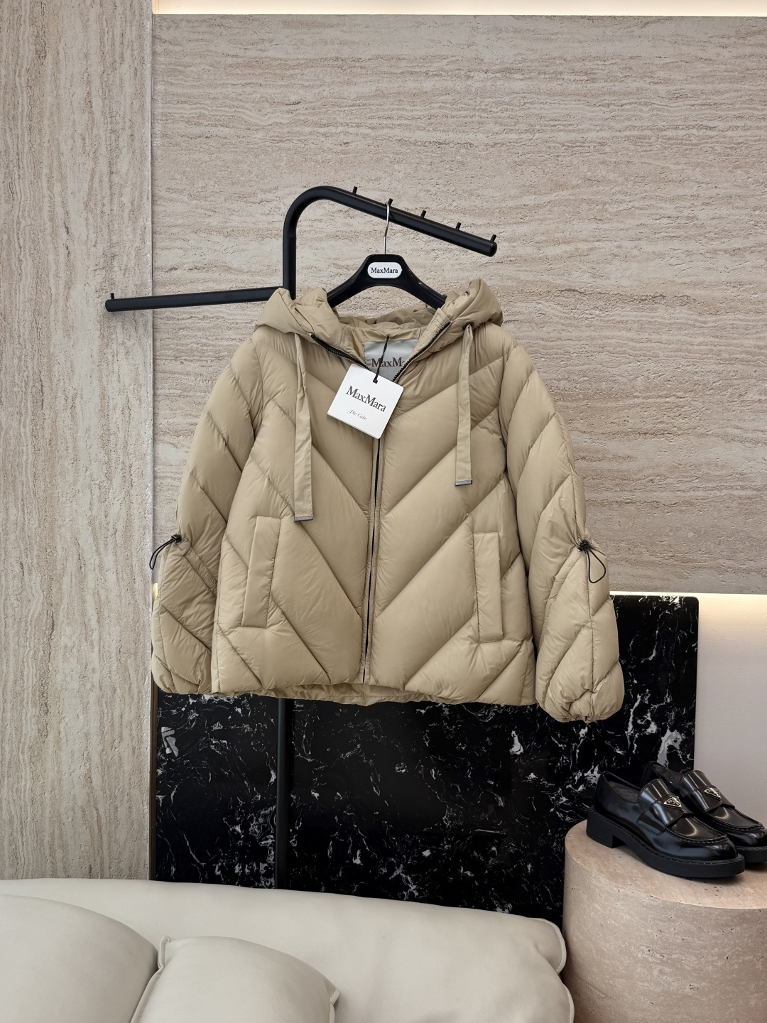 NO:495850,New down jacket with dust bag 8226# Max mara 90 white goose down jacket V-shaped slimming down jacket Black brown khaki S-XL, down jacket, alexander wang19860909配防尘袋8226#新款羽绒服 Max mara 90 白鹅绒 V型显瘦 羽绒服 黑色 咖色 卡其色 S-XL,,down jacket,alexander wang,Women's clothing