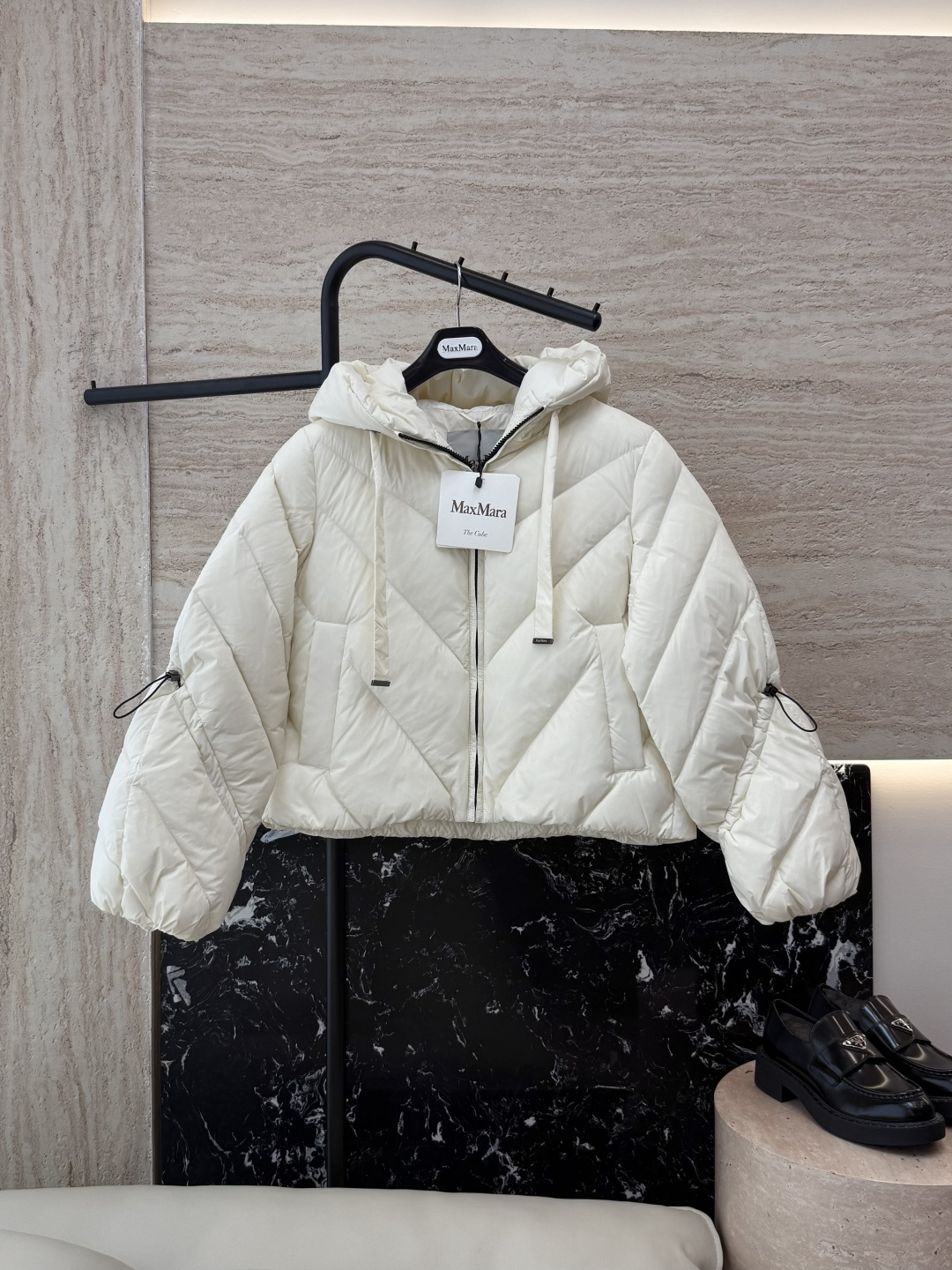 NO:495856,New down jacket with dust bag 8225# Max mara 90 White Goosevelt V-shaped slimming Short down jacket Black Yellow Off-white Khaki S-XL,,down jacket,alexander wang19860909配防尘袋8225#新款羽绒服 Max mara 90 白鹅绒 V型显瘦 短款 羽绒服 黑色 黄色 米白色 卡其色 S-XL,,down jacket,alexander wang,Women's clothing