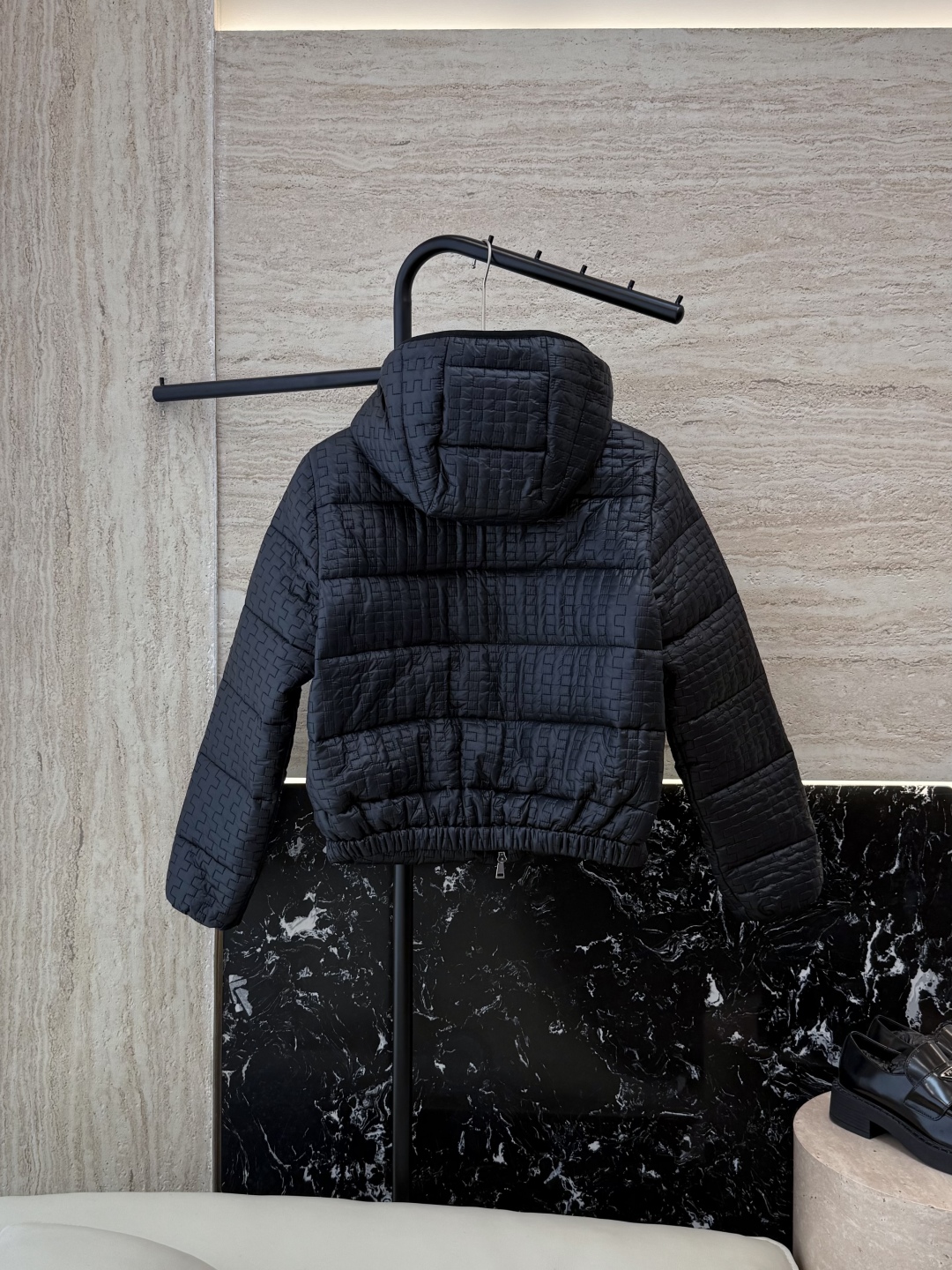 QGL028#新款羽绒服。MONCLER 蒙口 最新款 带帽 小格子 90% 白鸭绒 长袖短款 羽绒服 