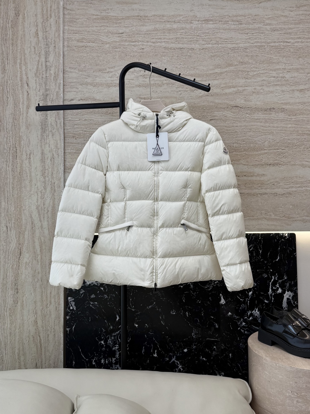 MN5017#新款羽绒服。Moncler 跑量款 爆款 90% 白鹅绒 羽绒服短款 白色 黑色 浅灰色 