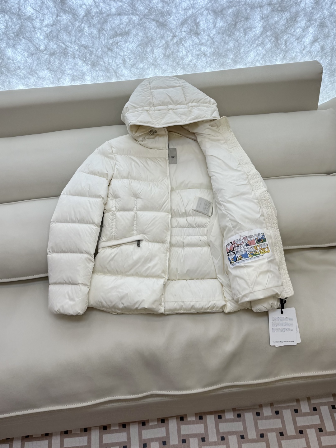 MN5017#新款羽绒服。Moncler 跑量款 爆款 90% 白鹅绒 羽绒服短款 白色 黑色 浅灰色 