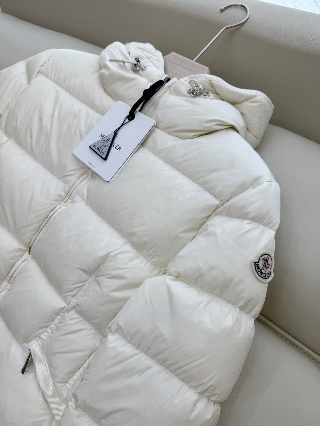MN5017#新款羽绒服。Moncler 跑量款 爆款 90% 白鹅绒 羽绒服短款 白色 黑色 浅灰色 