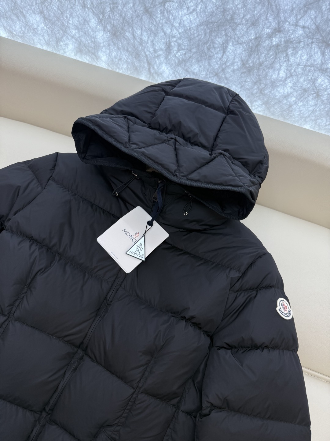 MN5017#新款羽绒服。Moncler 跑量款 爆款 90% 白鹅绒 羽绒服短款 白色 黑色 浅灰色 