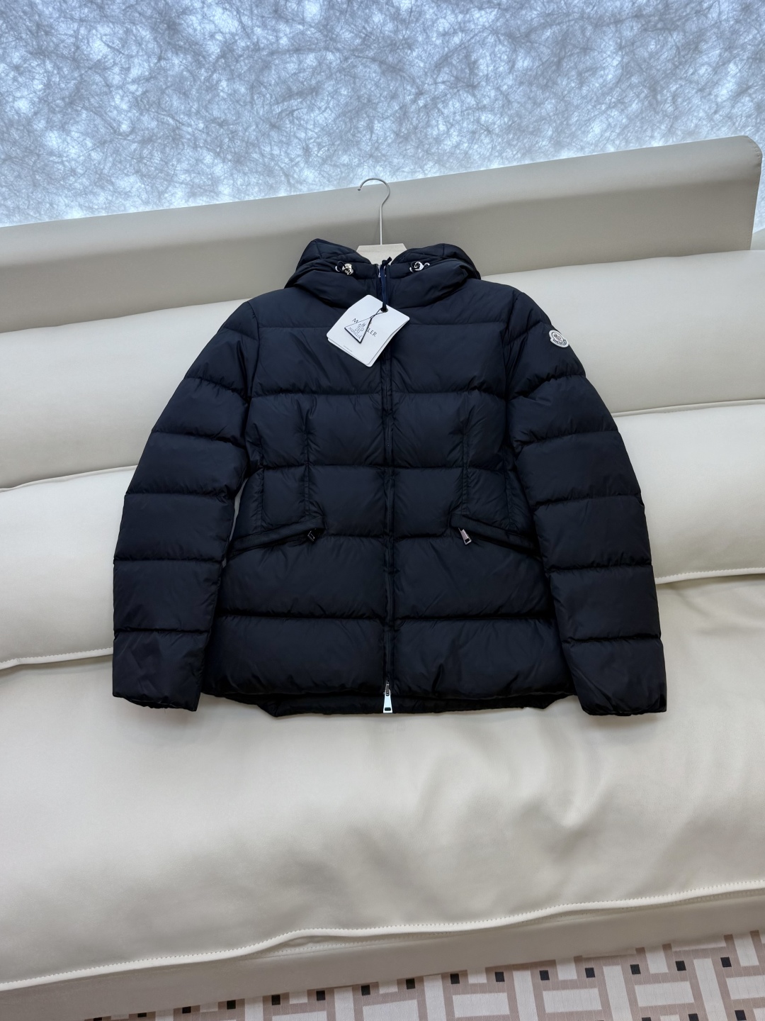 MN5017#新款羽绒服。Moncler 跑量款 爆款 90% 白鹅绒 羽绒服短款 白色 黑色 浅灰色 