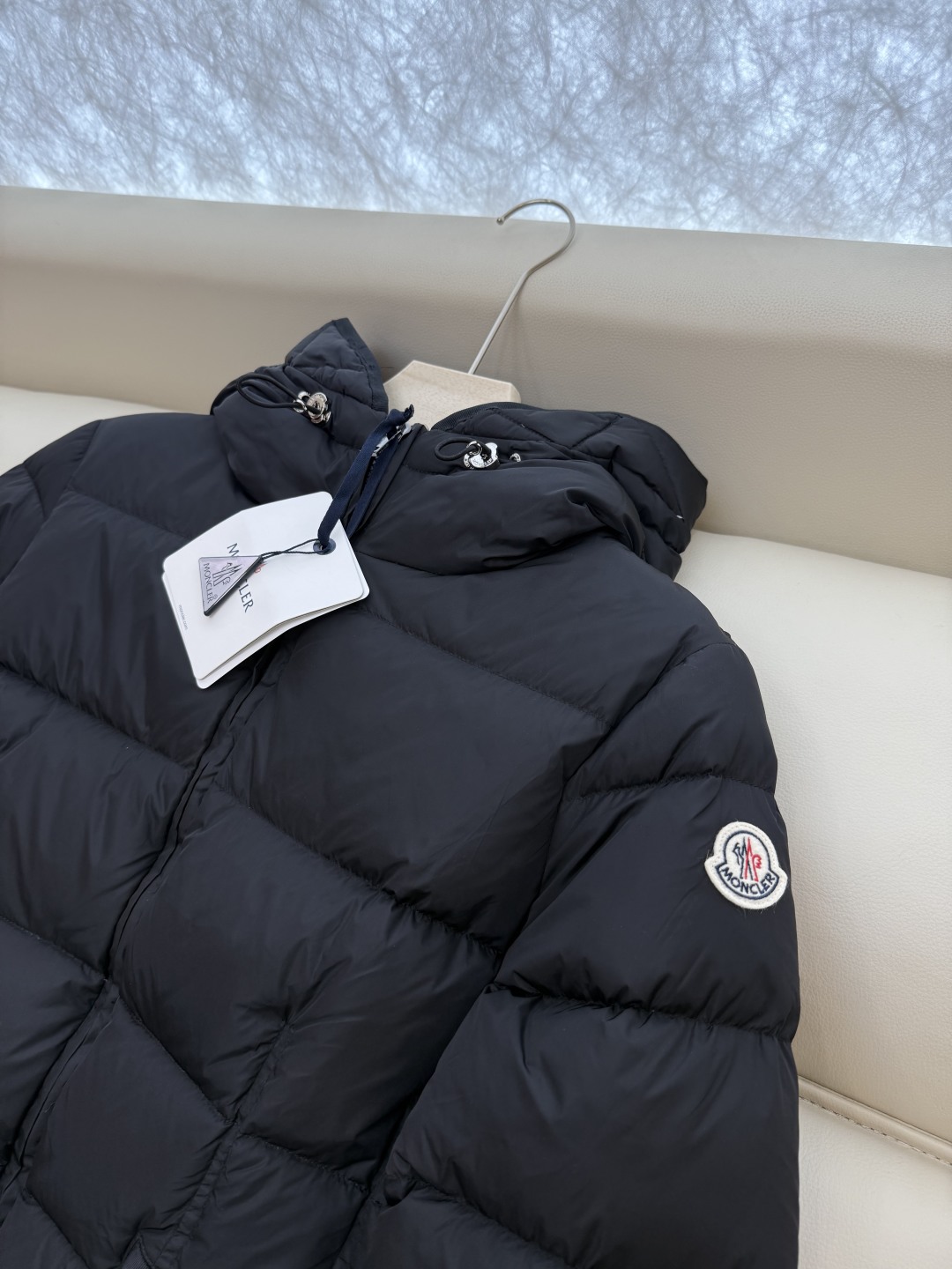 MN5017#新款羽绒服。Moncler 跑量款 爆款 90% 白鹅绒 羽绒服短款 白色 黑色 浅灰色 