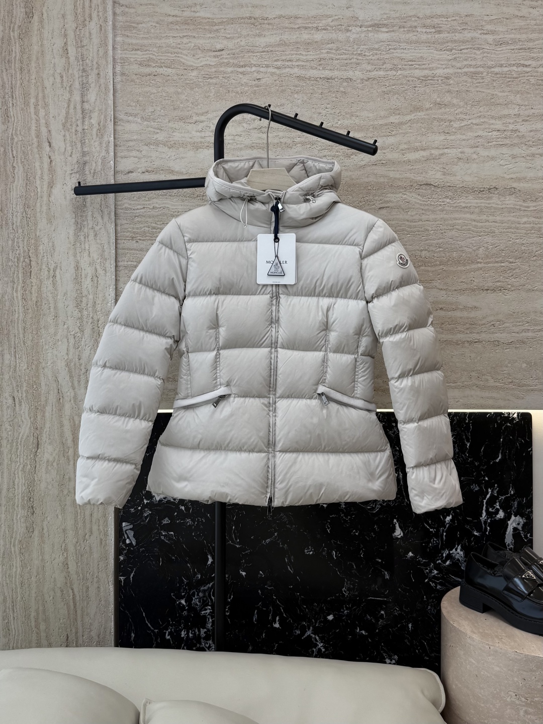 MN5017#新款羽绒服。Moncler 跑量款 爆款 90% 白鹅绒 羽绒服短款 白色 黑色 浅灰色 