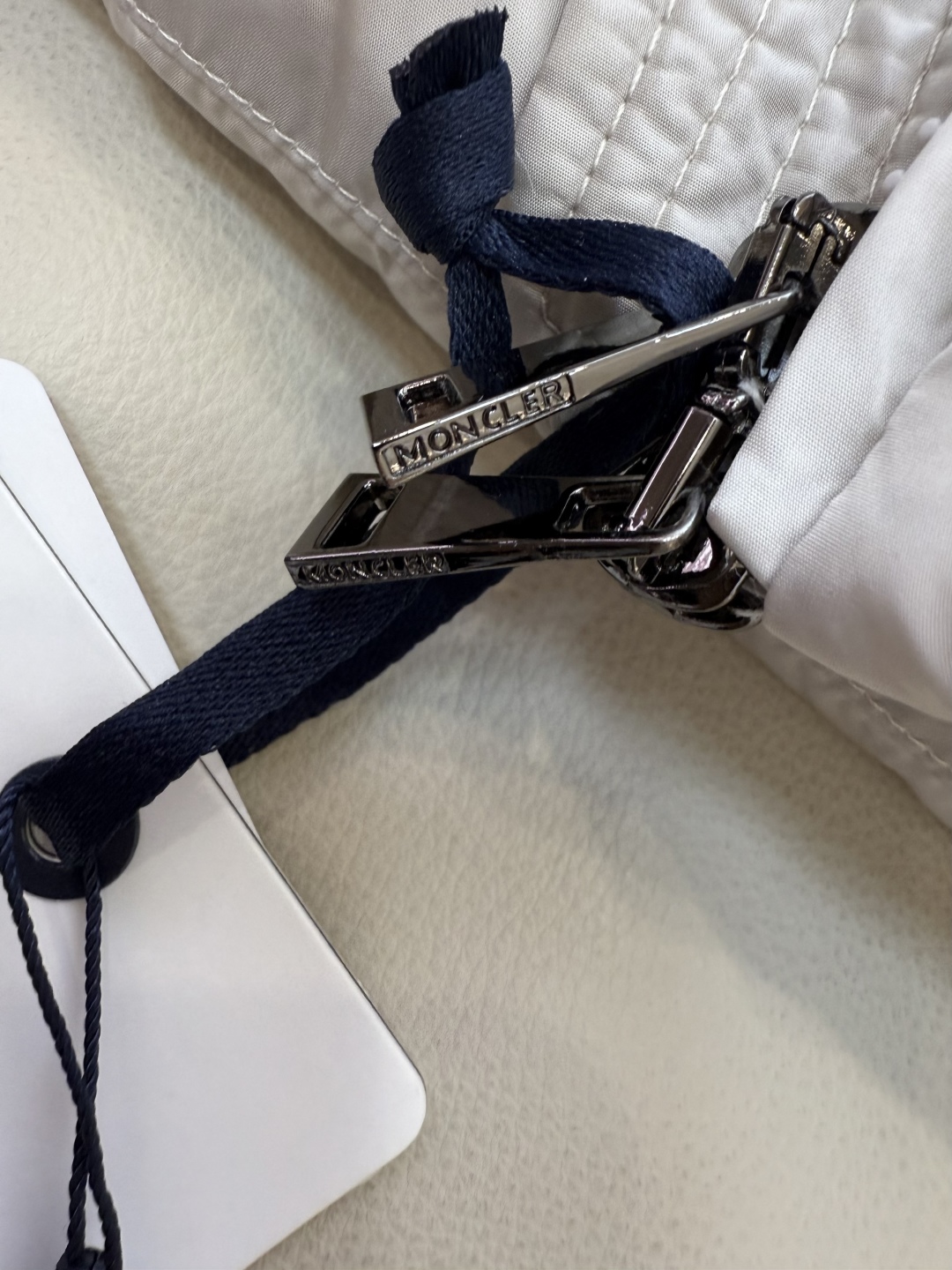 MN5017#新款羽绒服。Moncler 跑量款 爆款 90% 白鹅绒 羽绒服短款 白色 黑色 浅灰色 