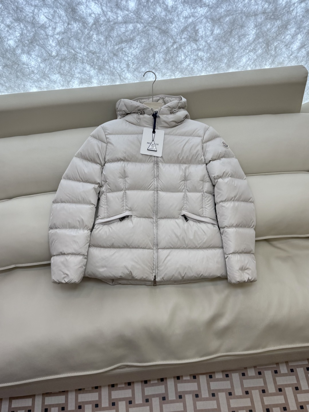 MN5017#新款羽绒服。Moncler 跑量款 爆款 90% 白鹅绒 羽绒服短款 白色 黑色 浅灰色 