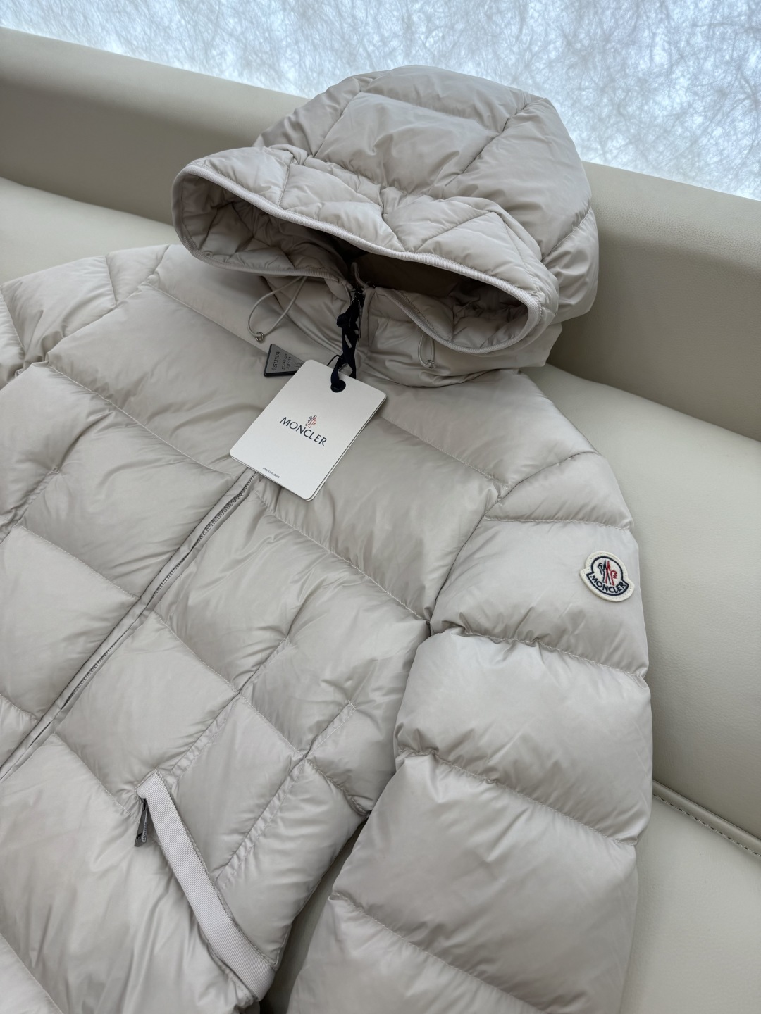 MN5017#新款羽绒服。Moncler 跑量款 爆款 90% 白鹅绒 羽绒服短款 白色 黑色 浅灰色 