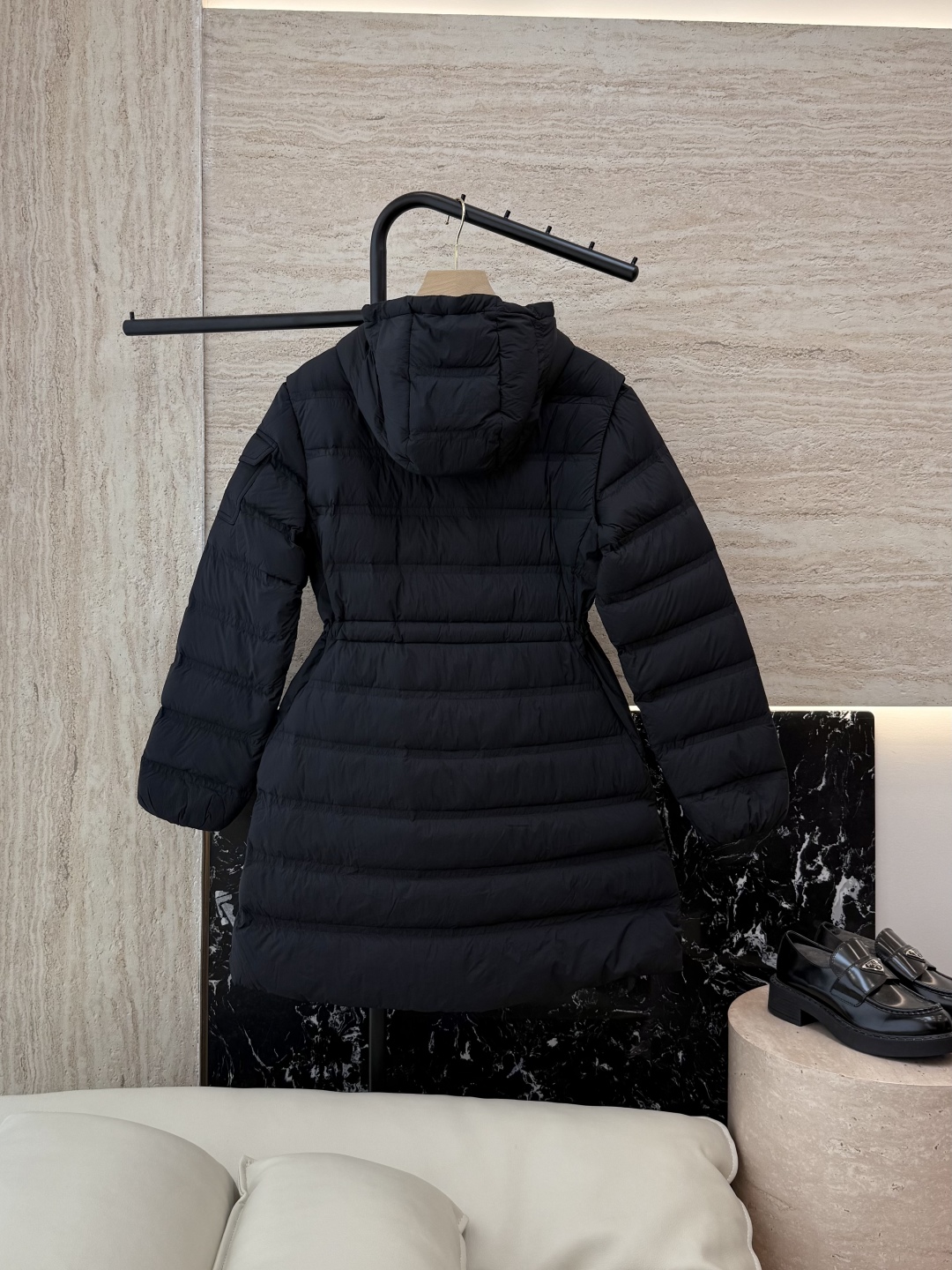 M363#新款羽绒服。Mon蒙口 顶级版 超显瘦 90%白鹅绒 收腰 中长款 V字型 长袖羽绒服 黑色 